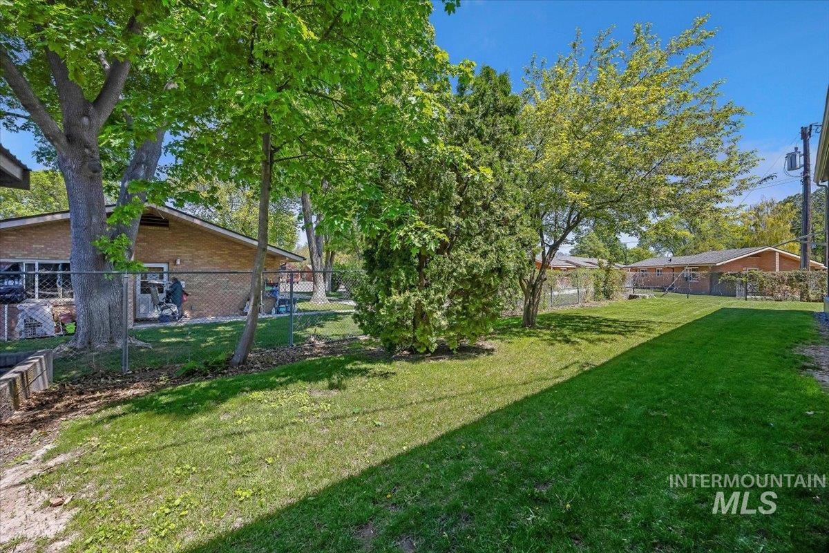 1625 Shoup Avenue E, Twin Falls, Idaho 83301, 2 Bedrooms, 1 Bathroom, Residential Income For Sale, Price $920,000,MLS 98985698