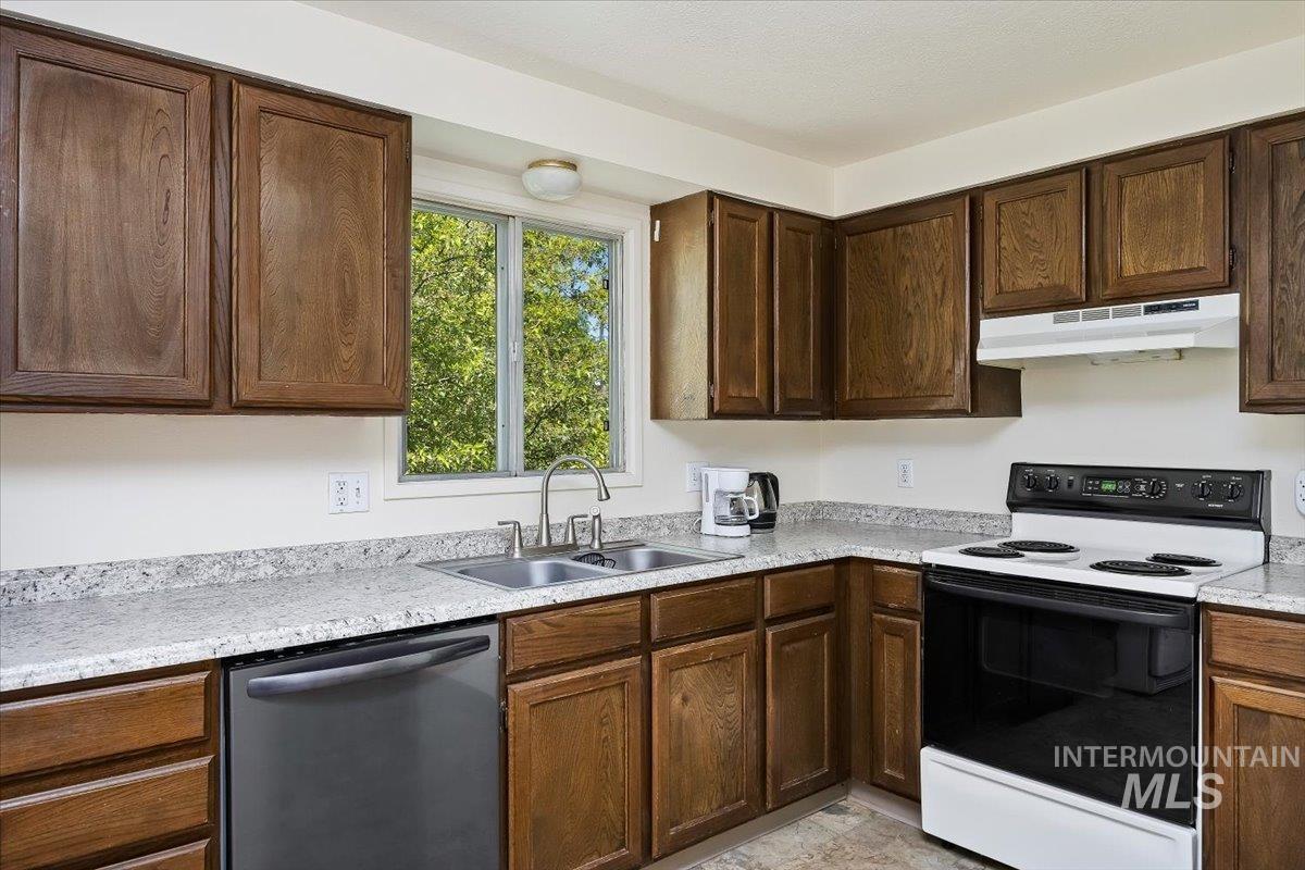 1625 Shoup Avenue E, Twin Falls, Idaho 83301, 2 Bedrooms, 1 Bathroom, Residential Income For Sale, Price $920,000,MLS 98985698