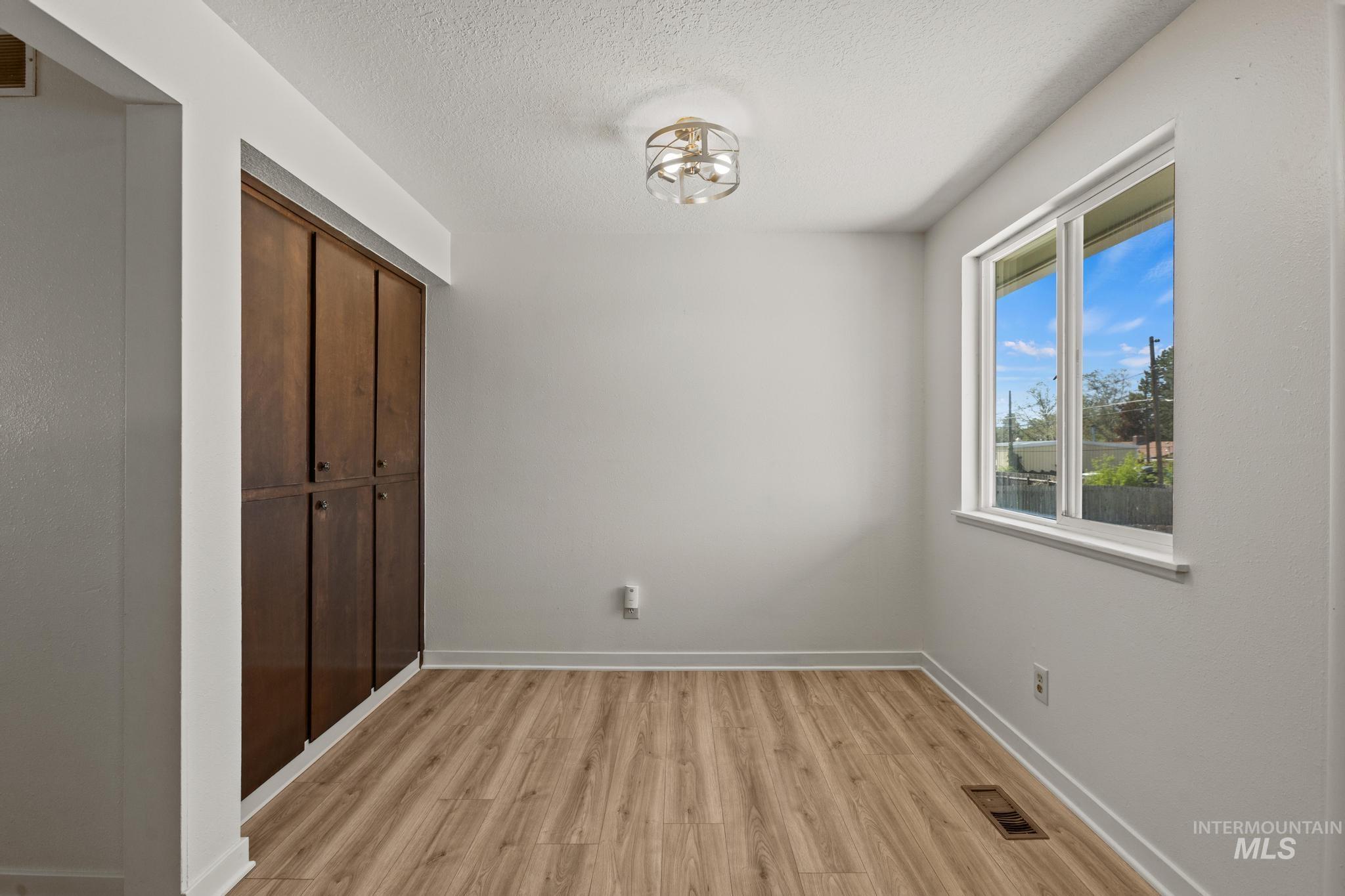 6212 W Everett St, Boise, Idaho 83704, 3 Bedrooms, 1 Bathroom, Residential Income For Sale, Price $450,000,MLS 98985699