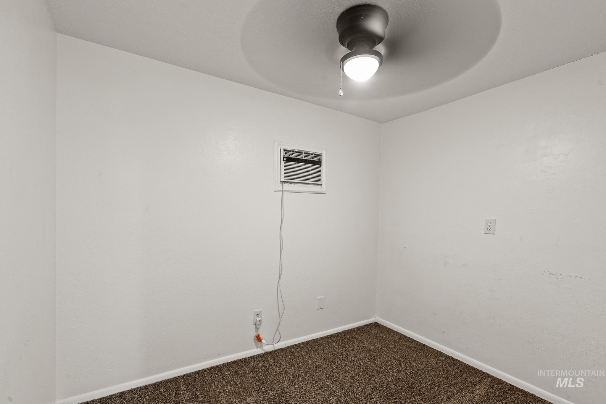6212 W Everett St, Boise, Idaho 83704, 3 Bedrooms, 1 Bathroom, Residential Income For Sale, Price $450,000,MLS 98985699