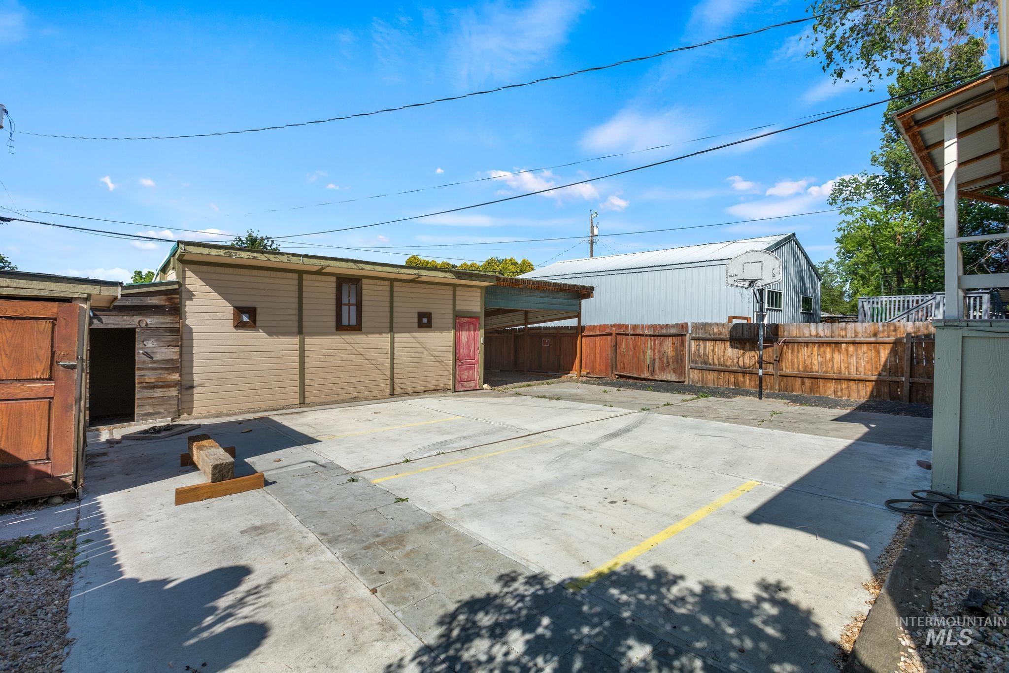 6212 W Everett St, Boise, Idaho 83704, 3 Bedrooms, 1 Bathroom, Residential Income For Sale, Price $450,000,MLS 98985699