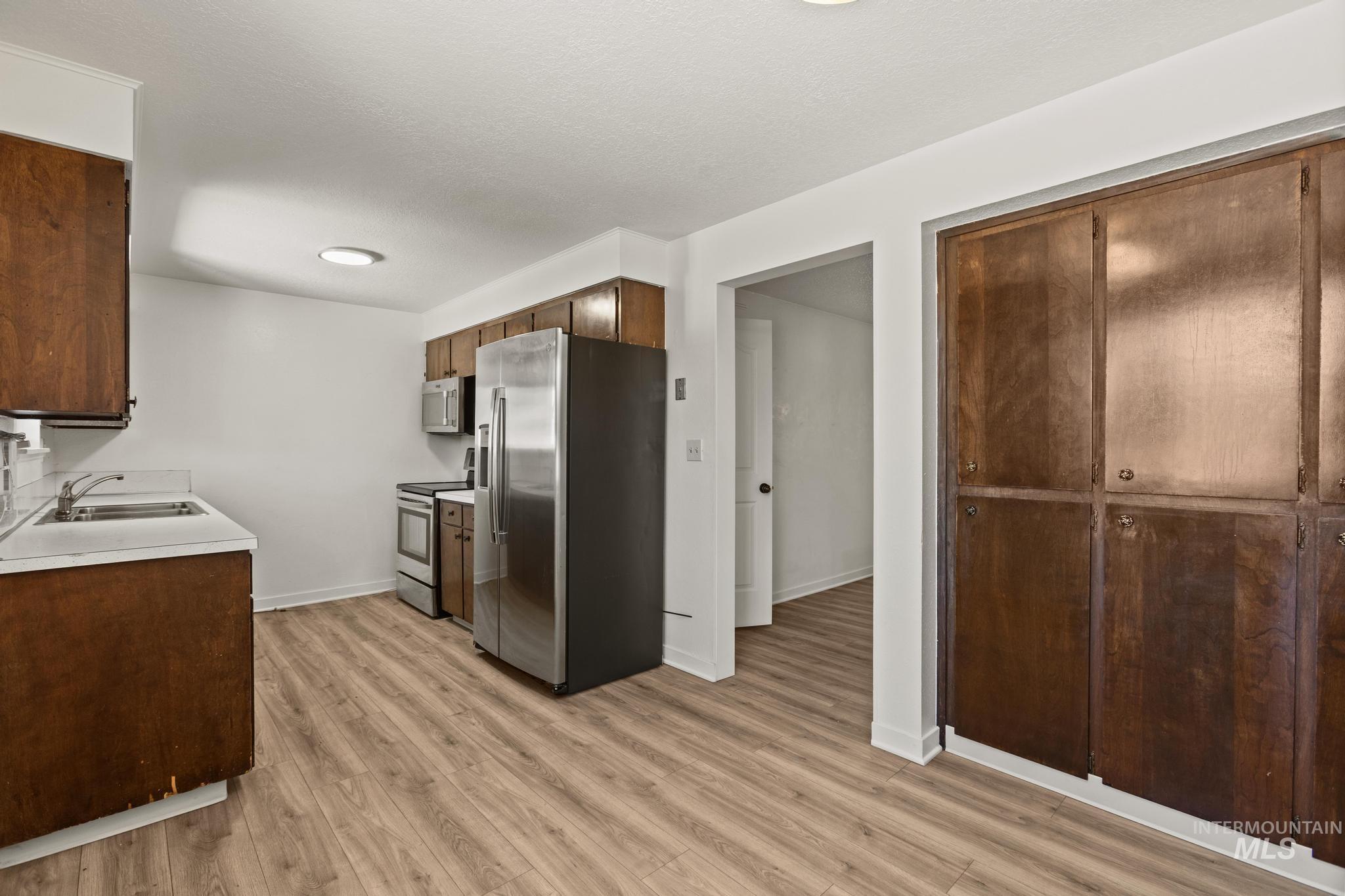 6212 W Everett St, Boise, Idaho 83704, 3 Bedrooms, 1 Bathroom, Residential Income For Sale, Price $450,000,MLS 98985699
