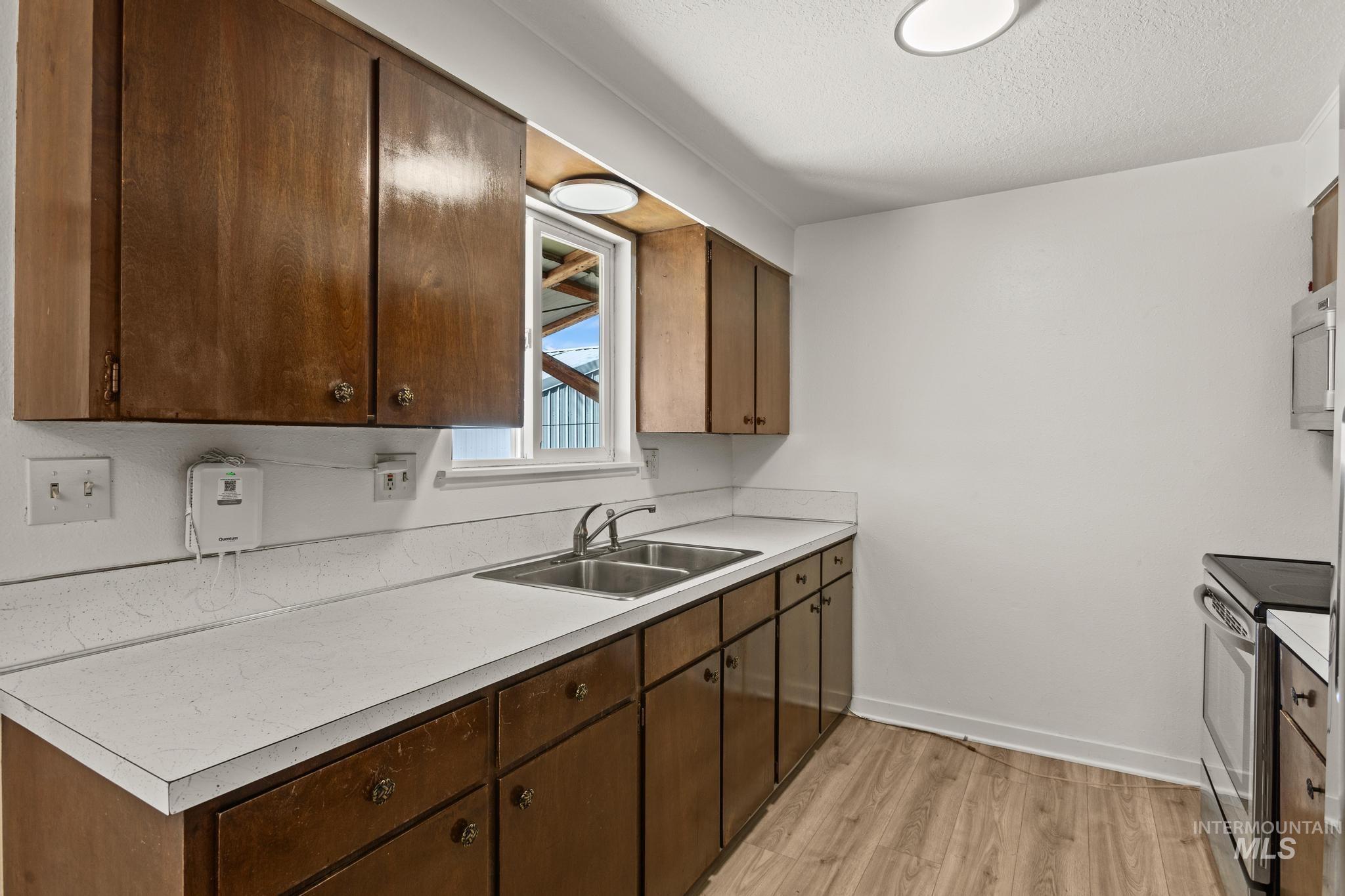 6212 W Everett St, Boise, Idaho 83704, 3 Bedrooms, 1 Bathroom, Residential Income For Sale, Price $450,000,MLS 98985699