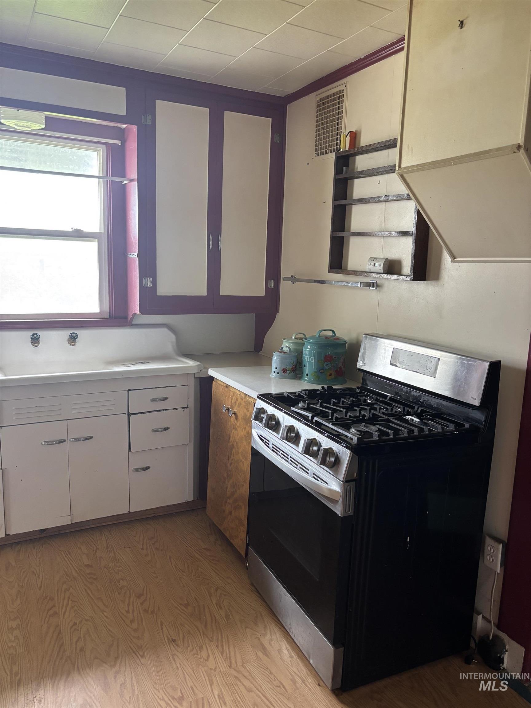 845 Malone Hill Road, Pomeroy, Washington 99403, 6 Bedrooms, 2 Bathrooms, Residential For Sale, Price $420,000,MLS 98985701