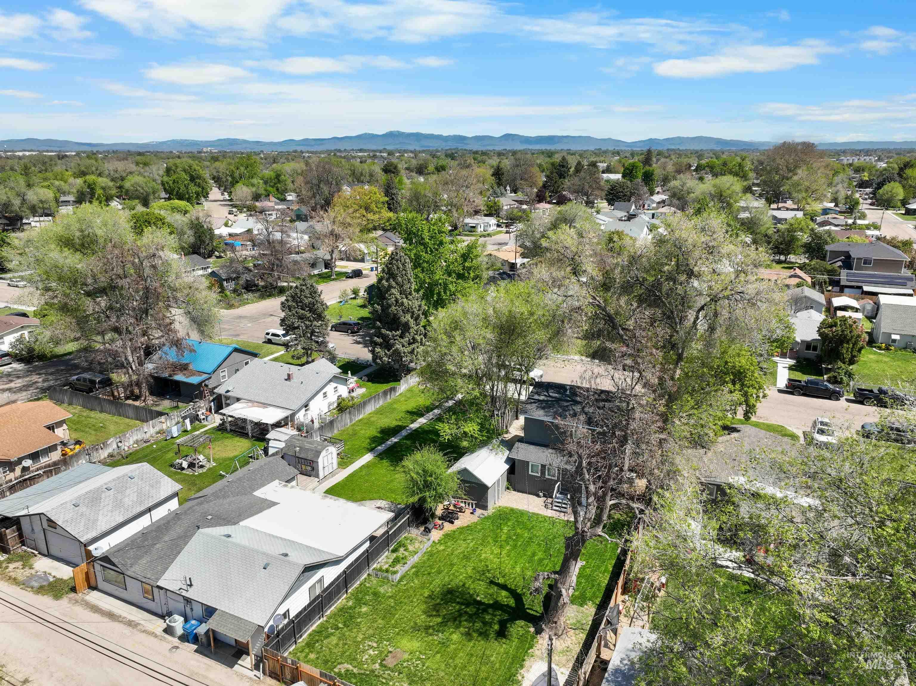 215 S Diamond St, Nampa, Idaho 83686, 3 Bedrooms, 2 Bathrooms, Residential For Sale, Price $379,000,MLS 98985704