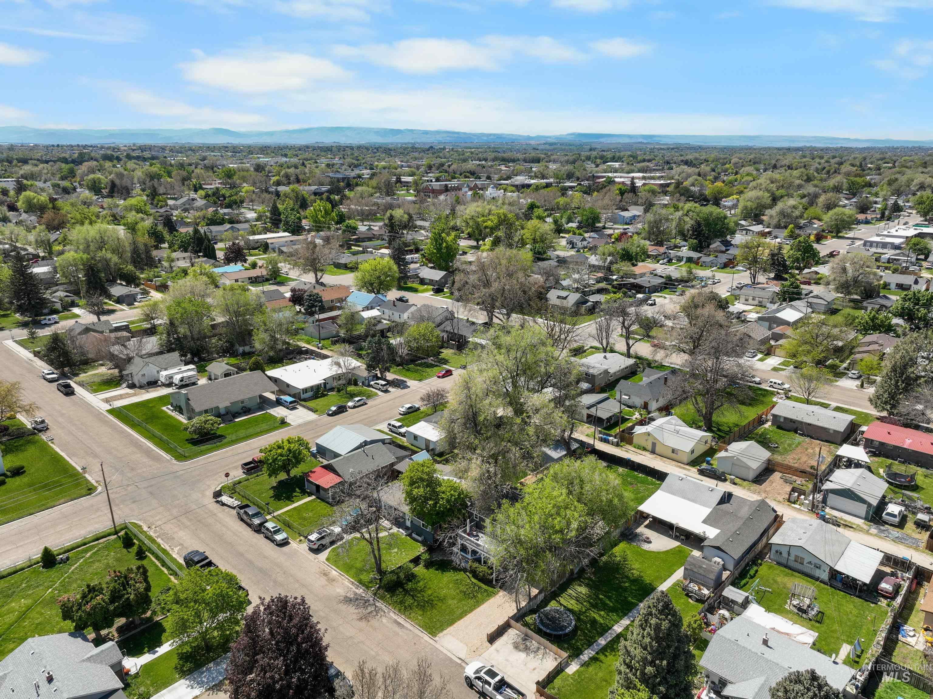 215 S Diamond St, Nampa, Idaho 83686, 3 Bedrooms, 2 Bathrooms, Residential For Sale, Price $379,000,MLS 98985704
