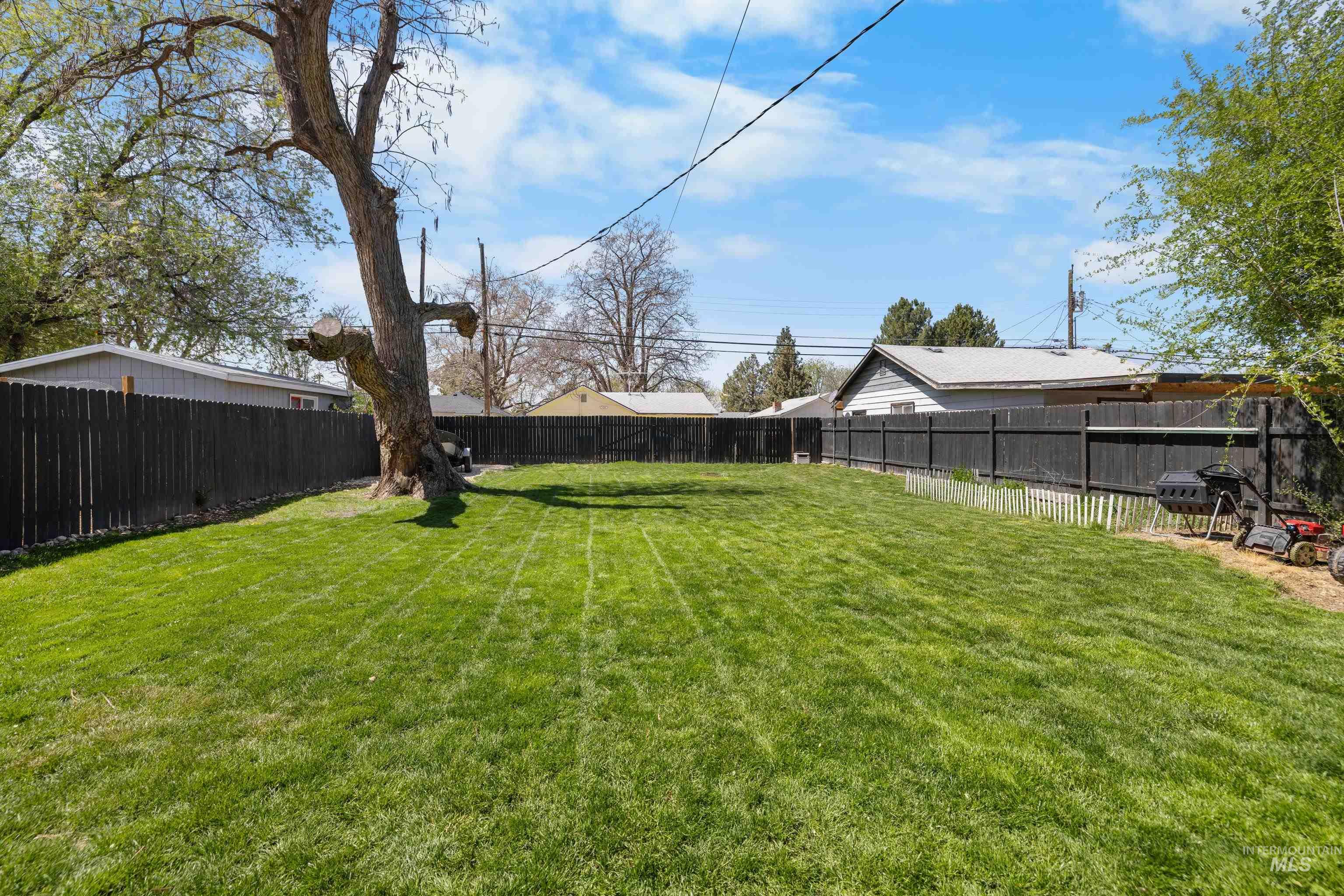 215 S Diamond St, Nampa, Idaho 83686, 3 Bedrooms, 2 Bathrooms, Residential For Sale, Price $379,000,MLS 98985704