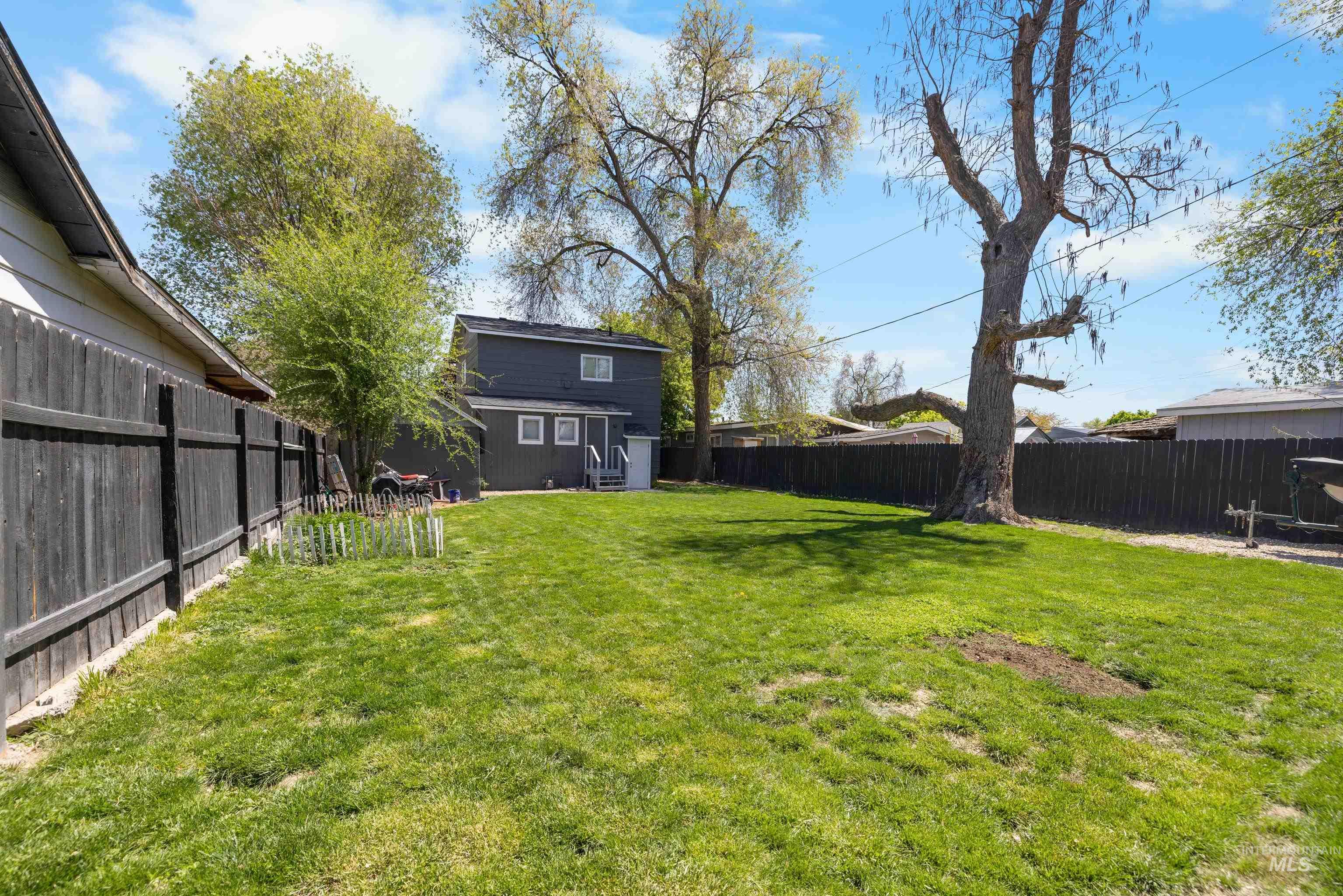 215 S Diamond St, Nampa, Idaho 83686, 3 Bedrooms, 2 Bathrooms, Residential For Sale, Price $379,000,MLS 98985704