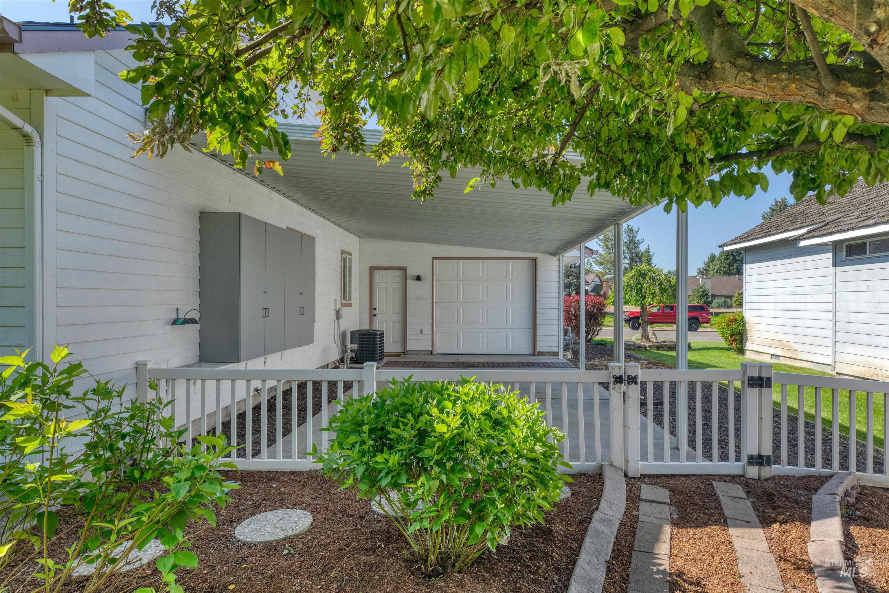 5950 W Plantation, Boise, Idaho 83703, 3 Bedrooms, 2 Bathrooms, Residential For Sale, Price $829,900,MLS 98985711