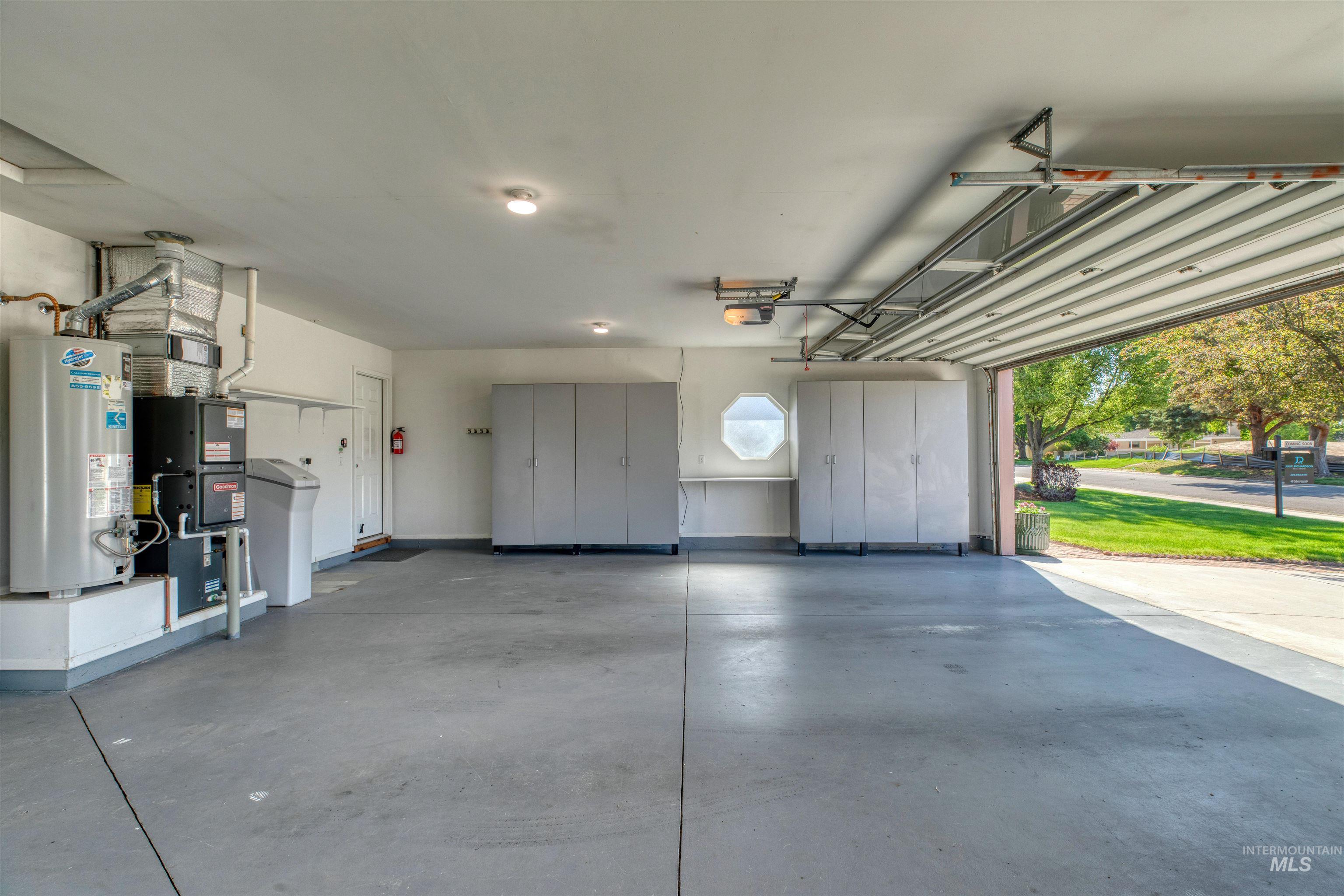 5950 W Plantation, Boise, Idaho 83703, 3 Bedrooms, 2 Bathrooms, Residential For Sale, Price $799,000,MLS 98985711