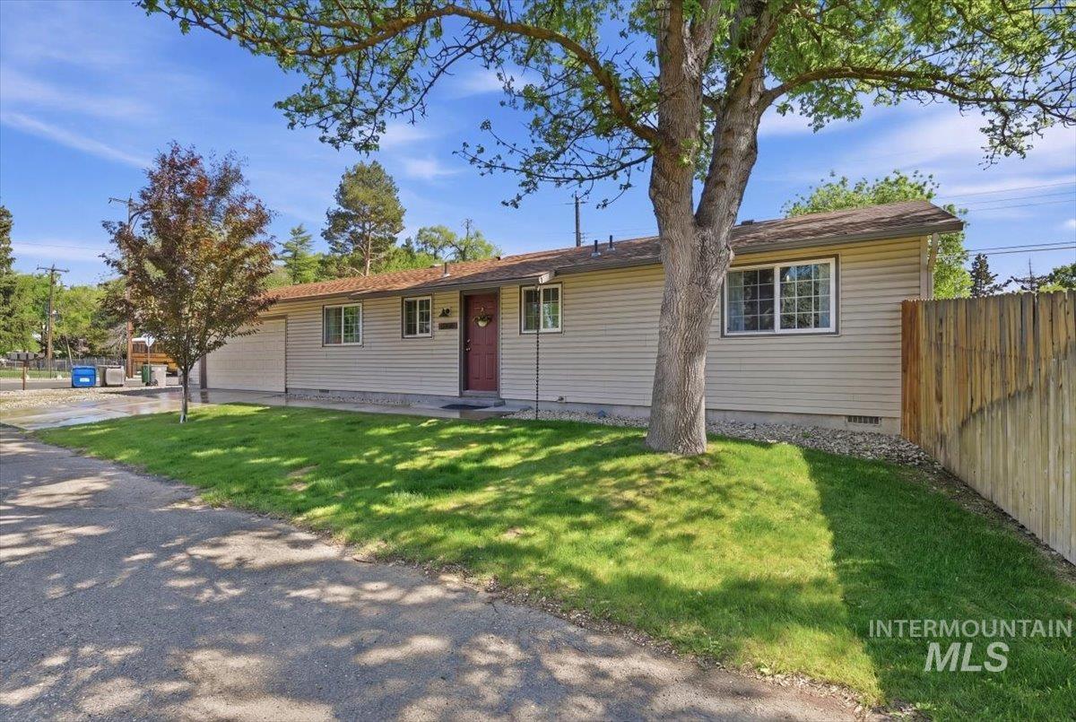 1809 W Malad Lane, Boise, Idaho 83705, 3 Bedrooms, 2 Bathrooms, Residential For Sale, Price $409,900,MLS 98985713