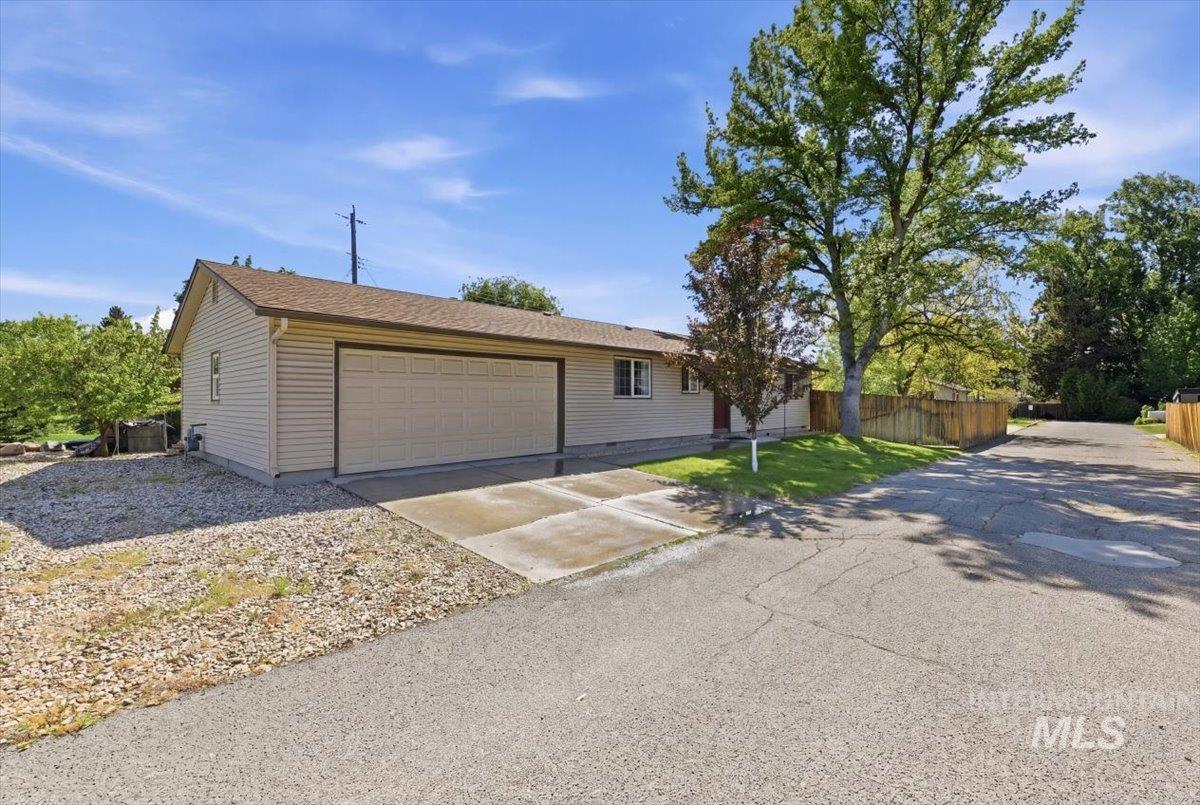 1809 W Malad Lane, Boise, Idaho 83705, 3 Bedrooms, 2 Bathrooms, Residential For Sale, Price $409,900,MLS 98985713