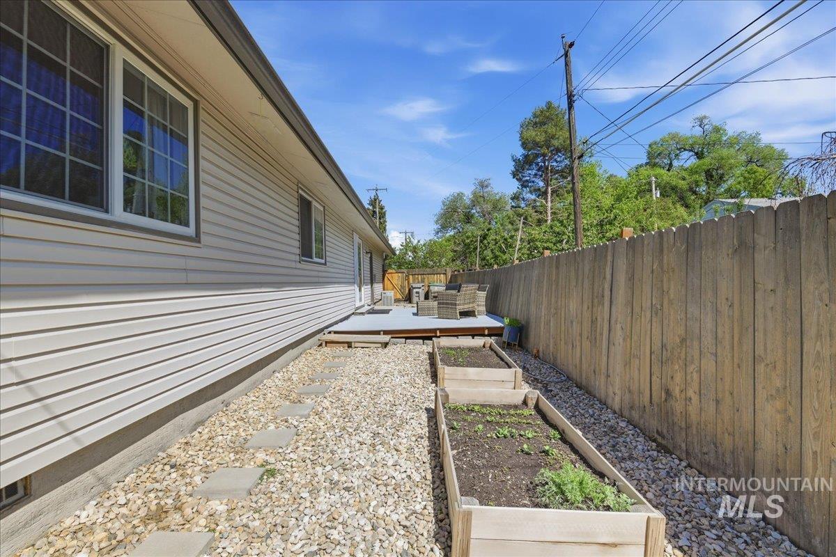 1809 W Malad Lane, Boise, Idaho 83705, 3 Bedrooms, 2 Bathrooms, Residential For Sale, Price $409,900,MLS 98985713