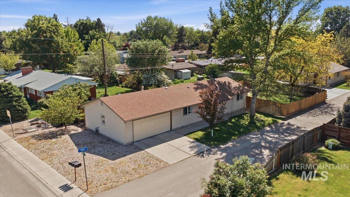 1809 W Malad Lane, Boise, Idaho 83705, 3 Bedrooms, 2 Bathrooms, Residential For Sale, Price $409,900,MLS 98985713