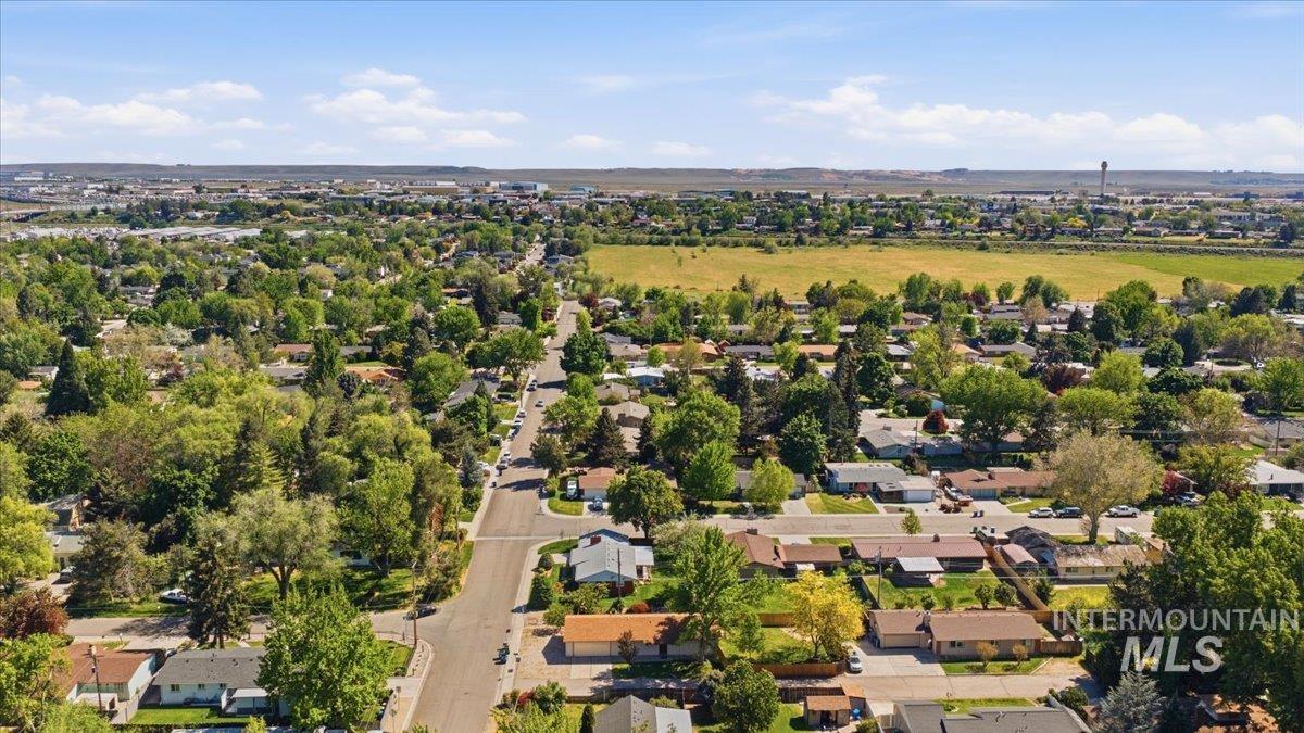 1809 W Malad Lane, Boise, Idaho 83705, 3 Bedrooms, 2 Bathrooms, Residential For Sale, Price $409,900,MLS 98985713