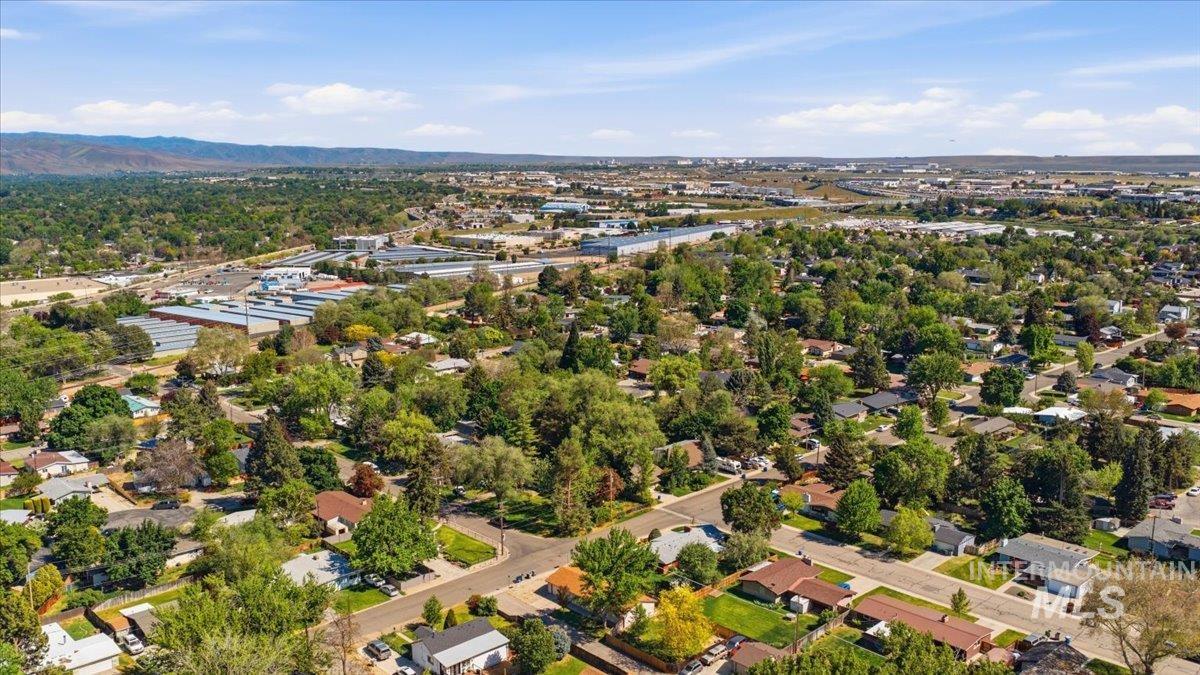 1809 W Malad Lane, Boise, Idaho 83705, 3 Bedrooms, 2 Bathrooms, Residential For Sale, Price $409,900,MLS 98985713
