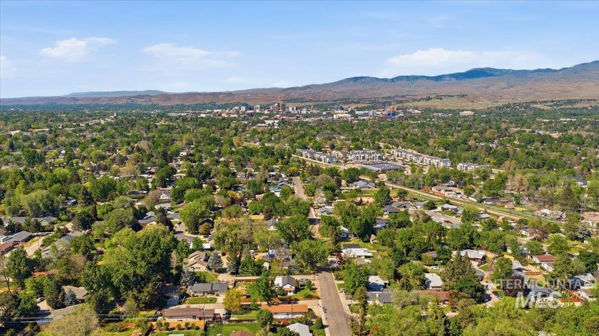 1809 W Malad Lane, Boise, Idaho 83705, 3 Bedrooms, 2 Bathrooms, Residential For Sale, Price $409,900,MLS 98985713