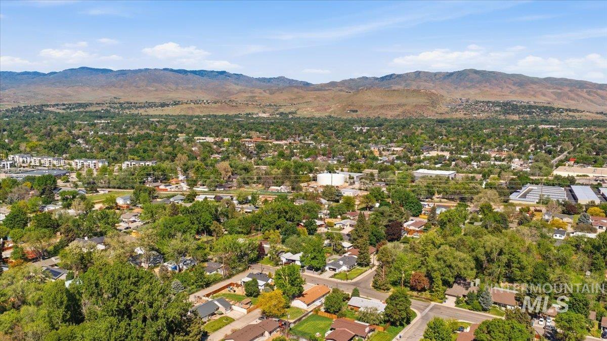 1809 W Malad Lane, Boise, Idaho 83705, 3 Bedrooms, 2 Bathrooms, Residential For Sale, Price $409,900,MLS 98985713