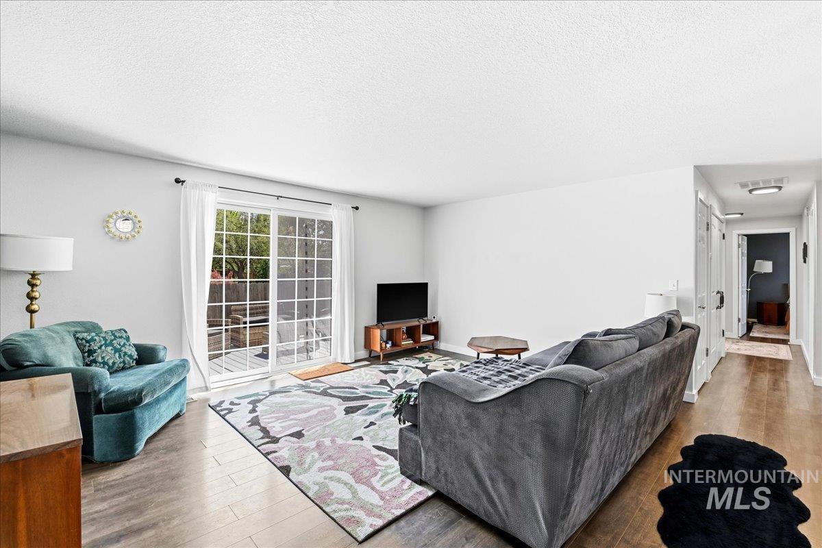 1809 W Malad Lane, Boise, Idaho 83705, 3 Bedrooms, 2 Bathrooms, Residential For Sale, Price $409,900,MLS 98985713