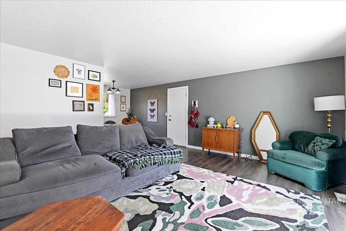 1809 W Malad Lane, Boise, Idaho 83705, 3 Bedrooms, 2 Bathrooms, Residential For Sale, Price $409,900,MLS 98985713
