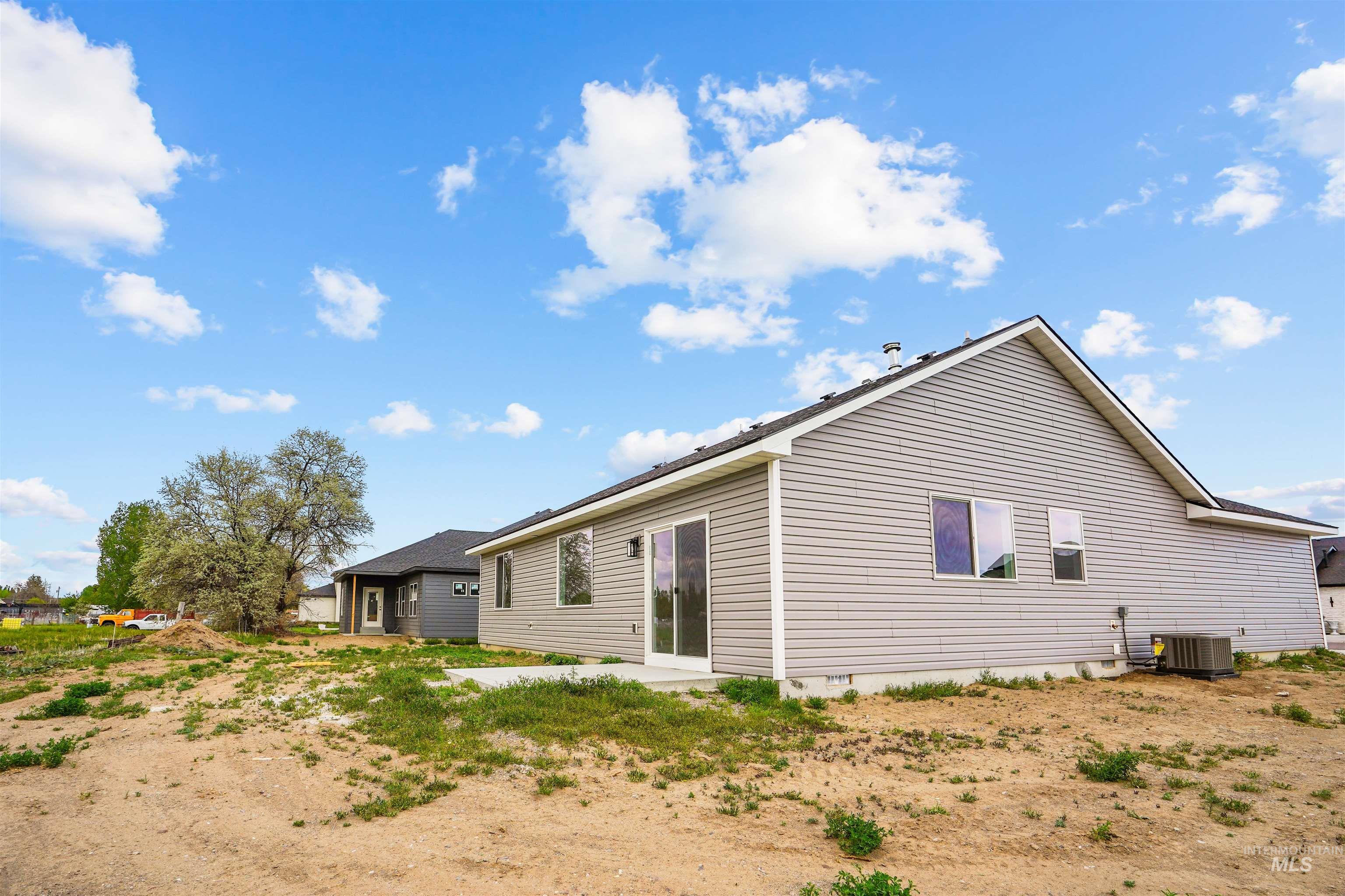 1012 14th St, Rupert, Idaho 83350, 2 Bedrooms, 2 Bathrooms, Residential For Sale, Price $309,500,MLS 98985714