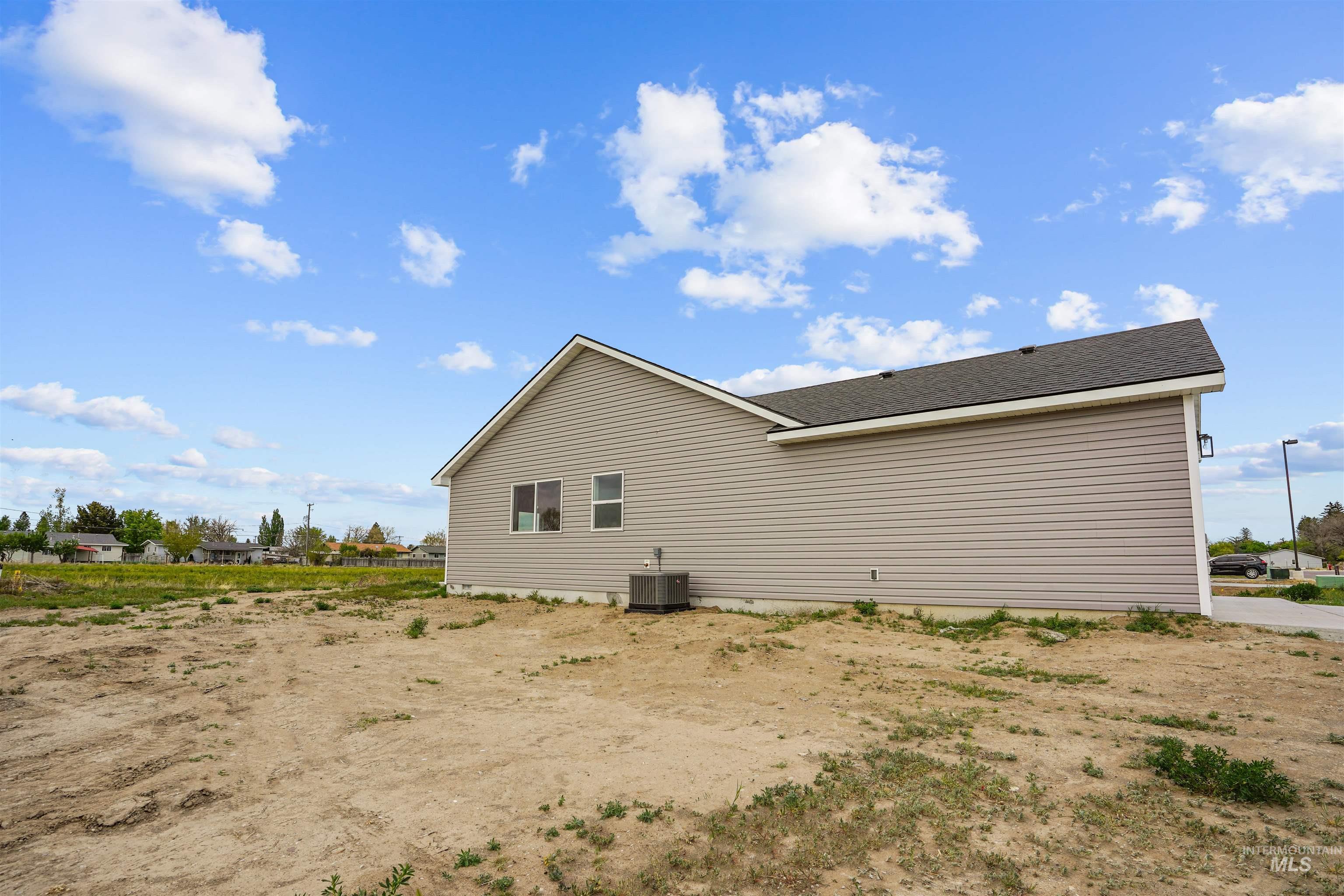 1012 14th St, Rupert, Idaho 83350, 2 Bedrooms, 2 Bathrooms, Residential For Sale, Price $309,500,MLS 98985714