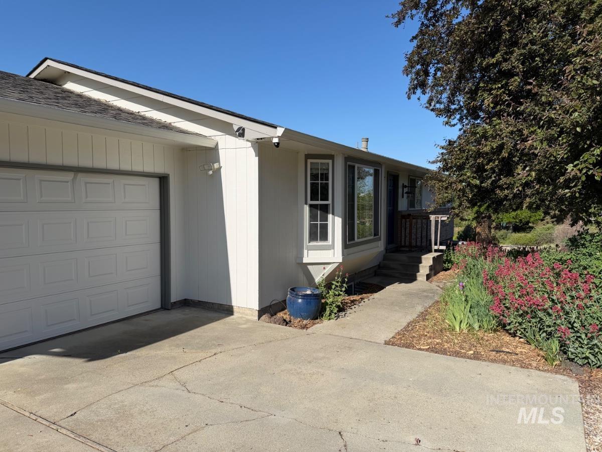 11036 Runway Dr, Boise, Idaho 83714, 5 Bedrooms, 3 Bathrooms, Residential For Sale, Price $799,000,MLS 98985715