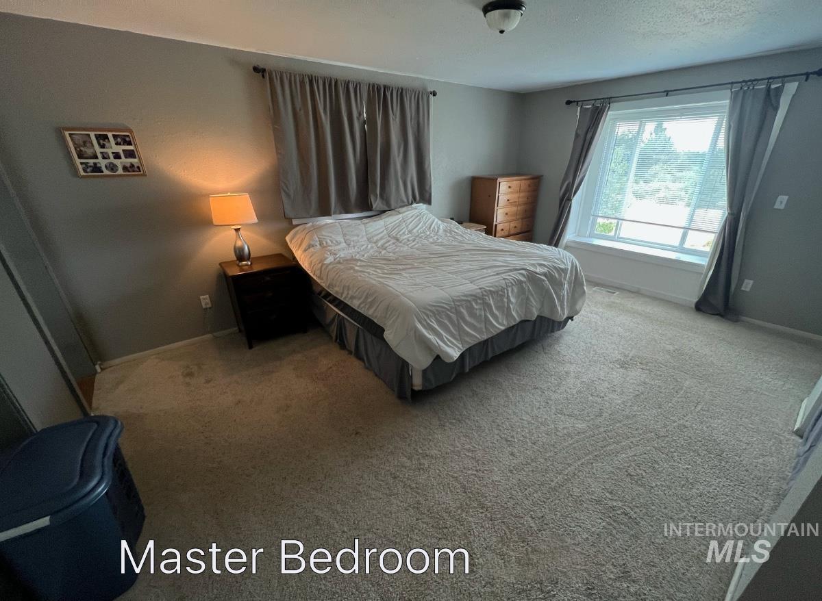 11036 Runway Dr, Boise, Idaho 83714, 5 Bedrooms, 3 Bathrooms, Residential For Sale, Price $799,000,MLS 98985715