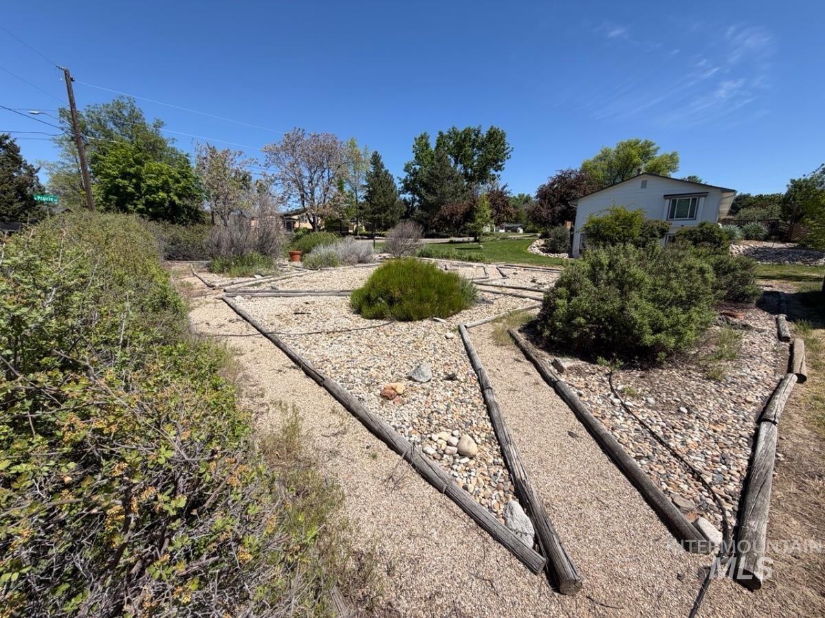 11036 Runway Dr, Boise, Idaho 83714, 5 Bedrooms, 3 Bathrooms, Residential For Sale, Price $799,000,MLS 98985715