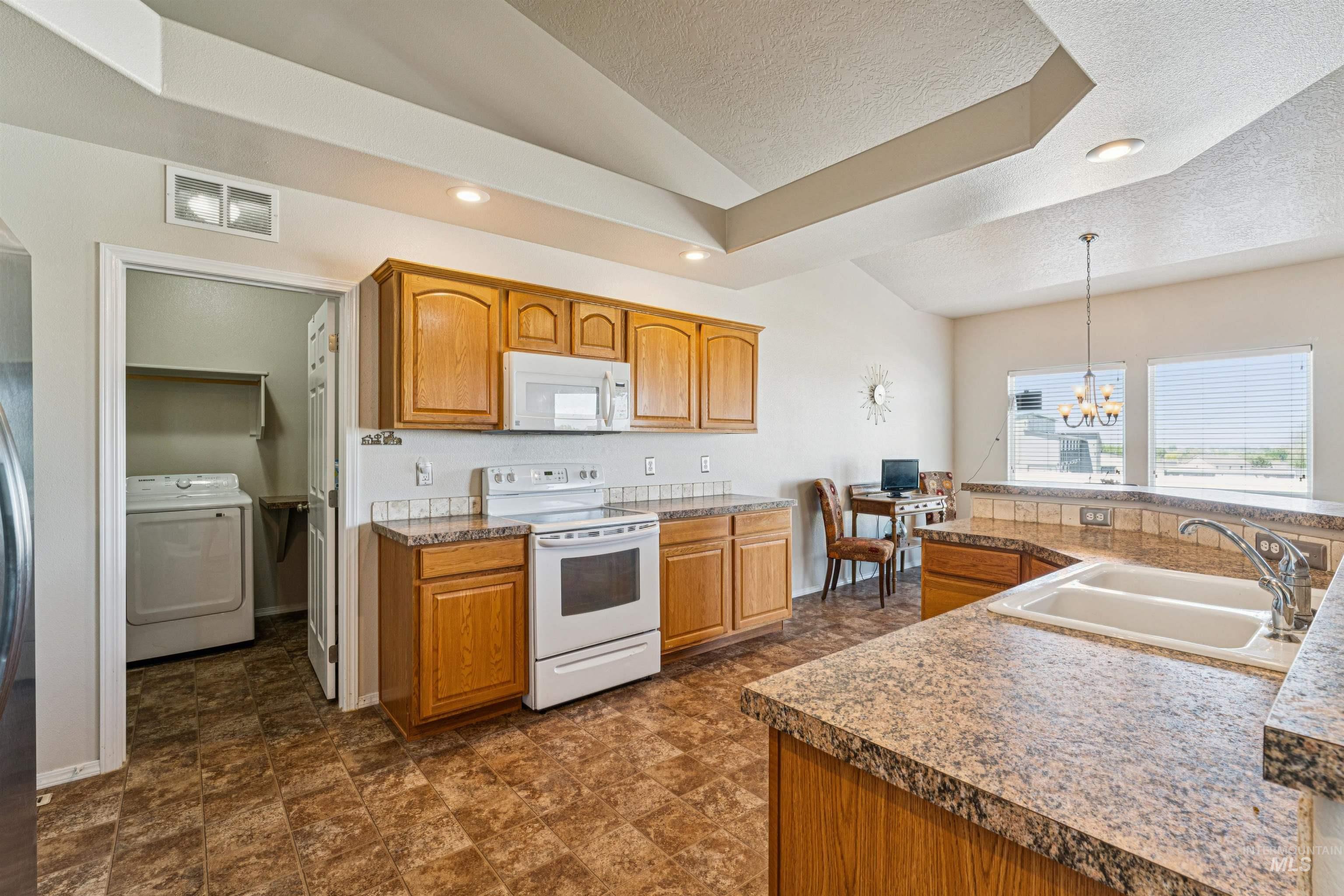 16376 Dietz Way, Caldwell, Idaho 83607, 4 Bedrooms, 2 Bathrooms, Residential For Sale, Price $379,900,MLS 98985717