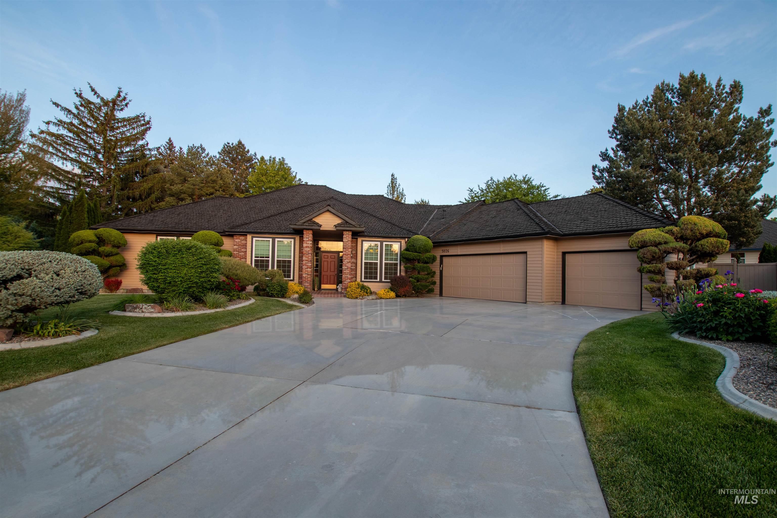 5026 N Greyloch Way, Boise, Idaho 83704, 3 Bedrooms, 2.5 Bathrooms, Residential For Sale, Price $749,900,MLS 98985728