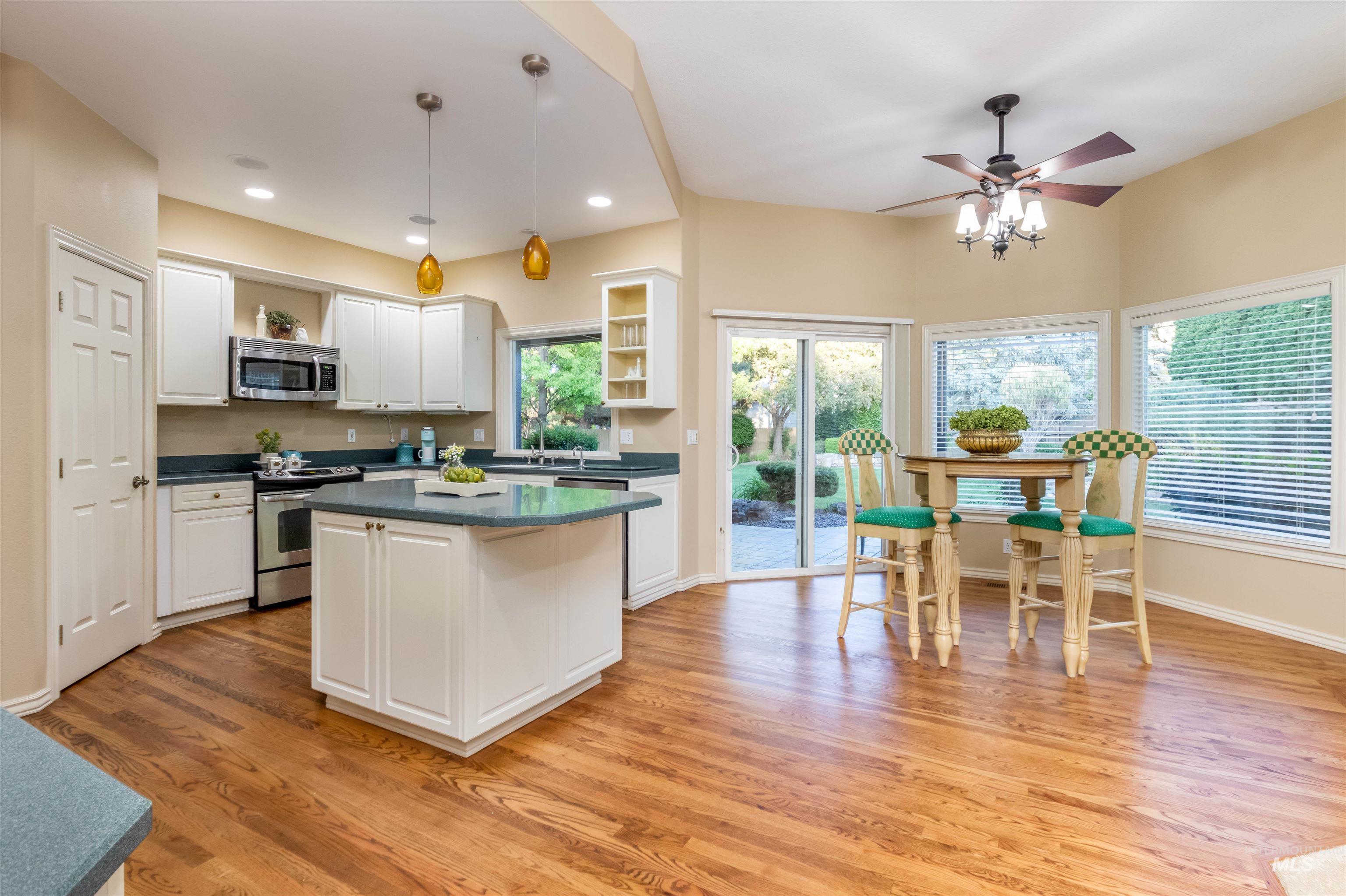 5026 N Greyloch Way, Boise, Idaho 83704, 3 Bedrooms, 2.5 Bathrooms, Residential For Sale, Price $749,900,MLS 98985728