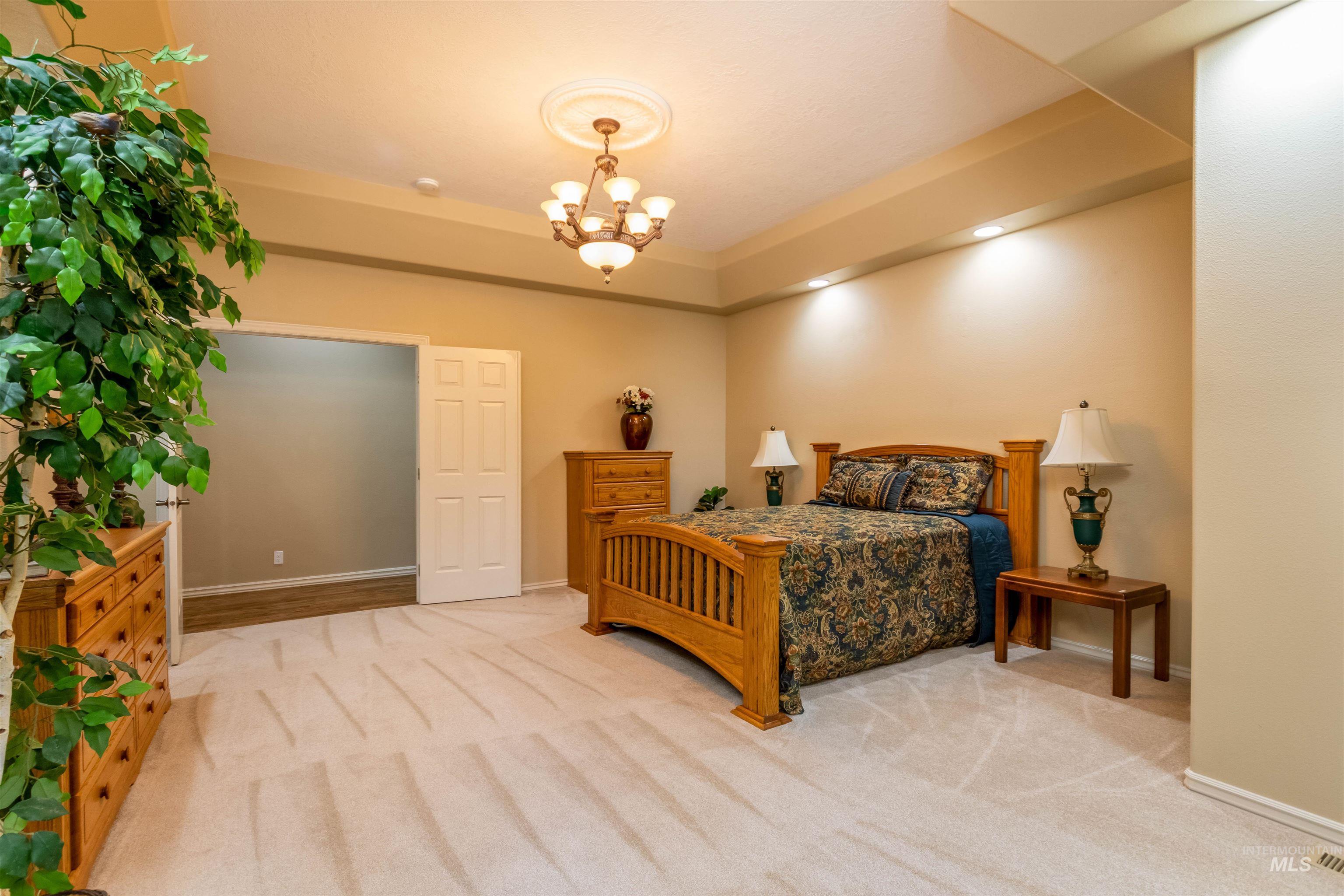 5026 N Greyloch Way, Boise, Idaho 83704, 3 Bedrooms, 2.5 Bathrooms, Residential For Sale, Price $749,900,MLS 98985728