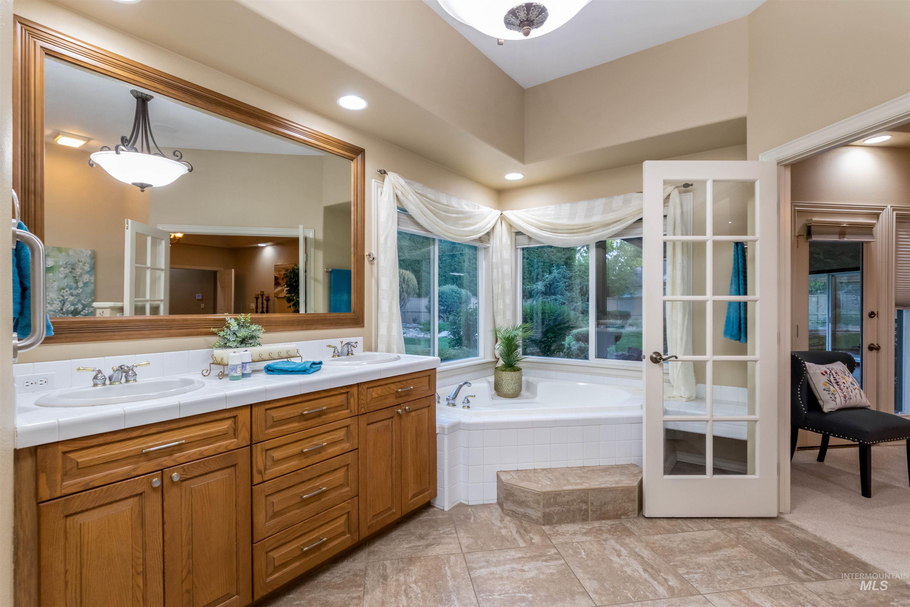5026 N Greyloch Way, Boise, Idaho 83704, 3 Bedrooms, 2.5 Bathrooms, Residential For Sale, Price $749,900,MLS 98985728
