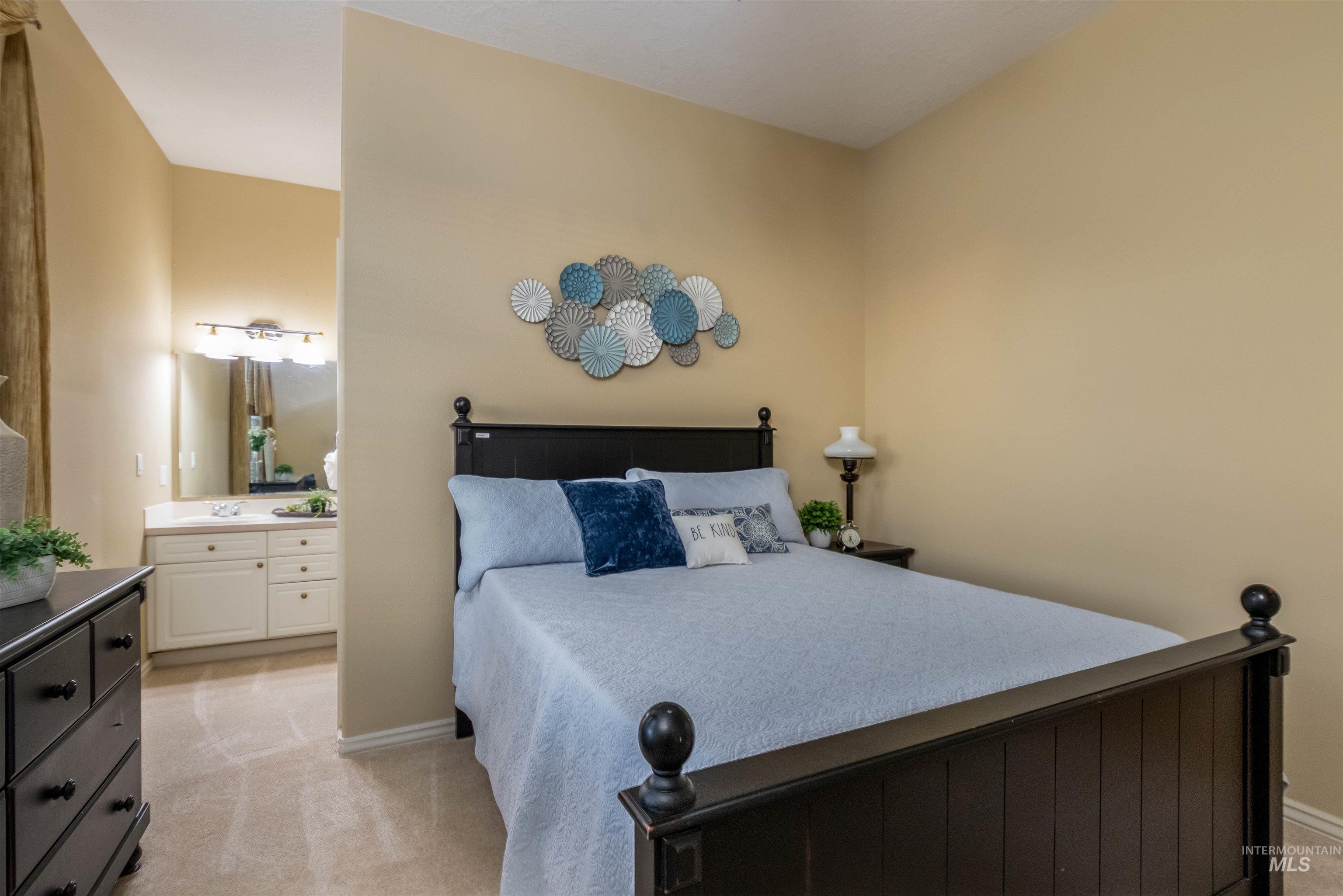 5026 N Greyloch Way, Boise, Idaho 83704, 3 Bedrooms, 2.5 Bathrooms, Residential For Sale, Price $749,900,MLS 98985728