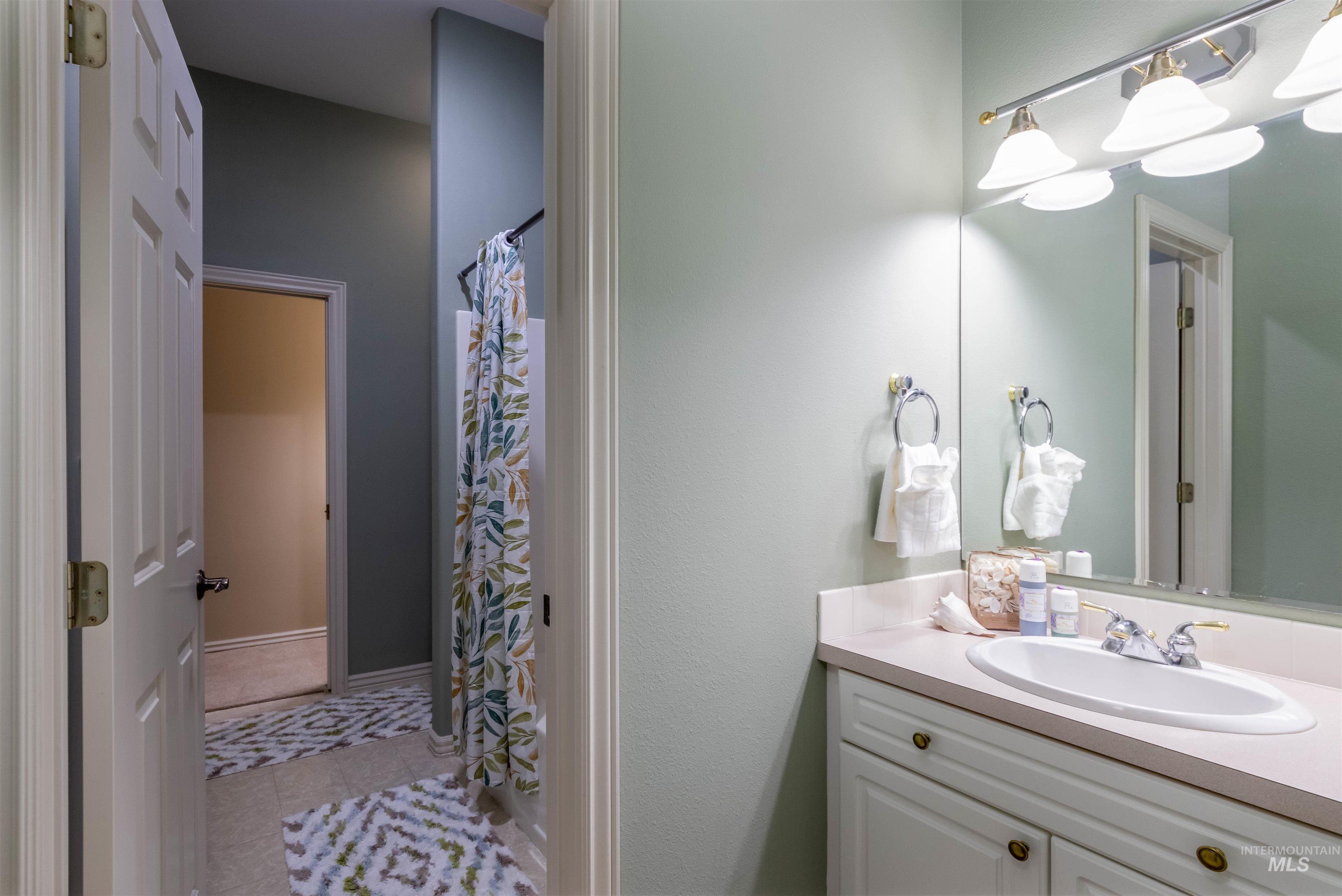 5026 N Greyloch Way, Boise, Idaho 83704, 3 Bedrooms, 2.5 Bathrooms, Residential For Sale, Price $749,900,MLS 98985728