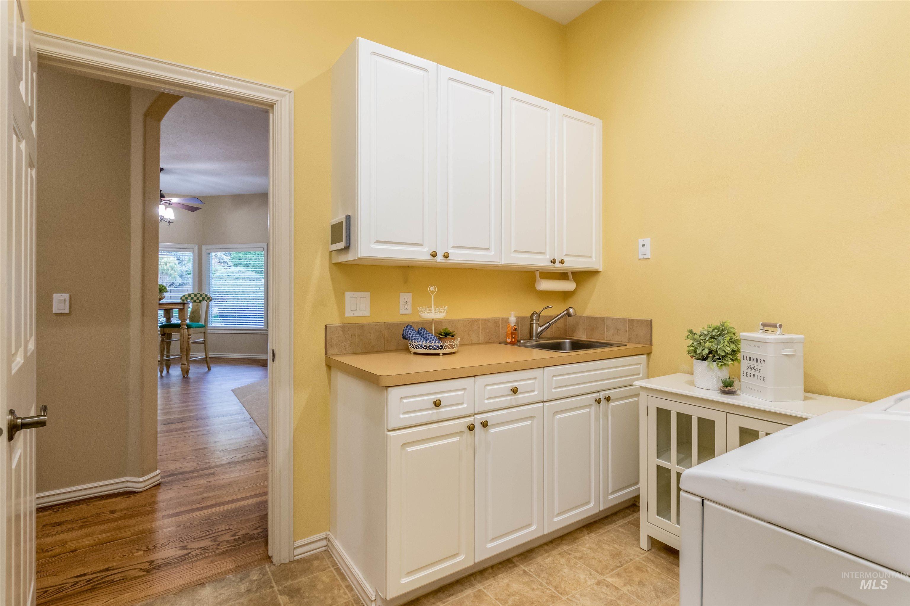 5026 N Greyloch Way, Boise, Idaho 83704, 3 Bedrooms, 2.5 Bathrooms, Residential For Sale, Price $749,900,MLS 98985728