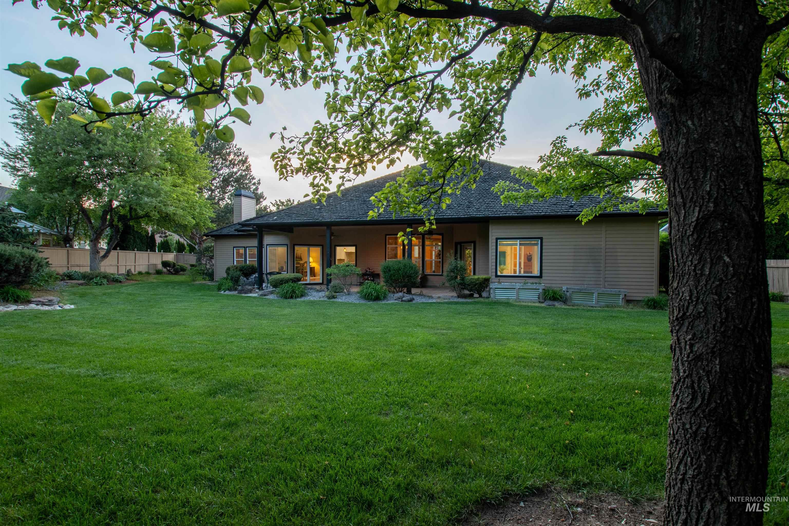 5026 N Greyloch Way, Boise, Idaho 83704, 3 Bedrooms, 2.5 Bathrooms, Residential For Sale, Price $749,900,MLS 98985728
