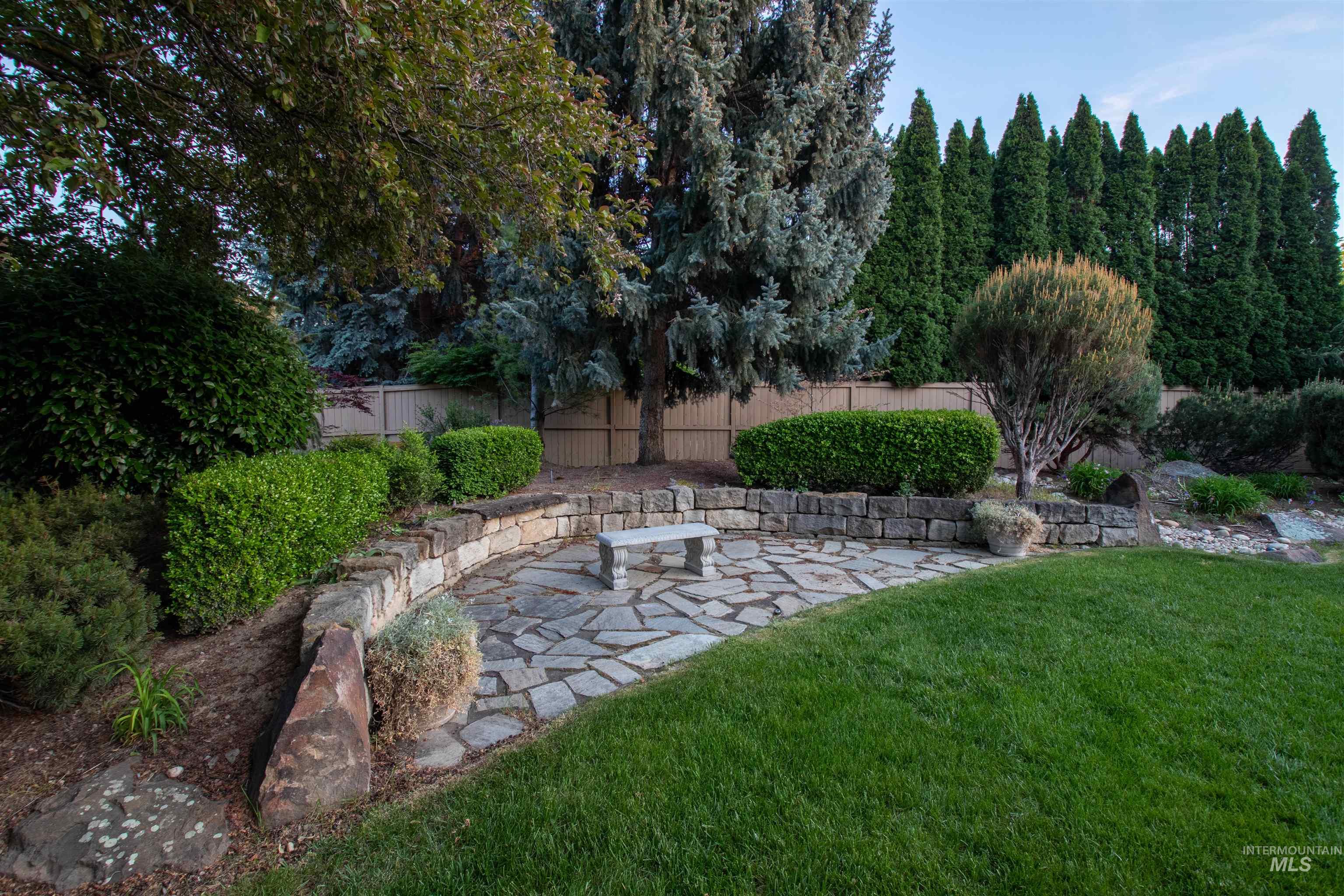 5026 N Greyloch Way, Boise, Idaho 83704, 3 Bedrooms, 2.5 Bathrooms, Residential For Sale, Price $749,900,MLS 98985728