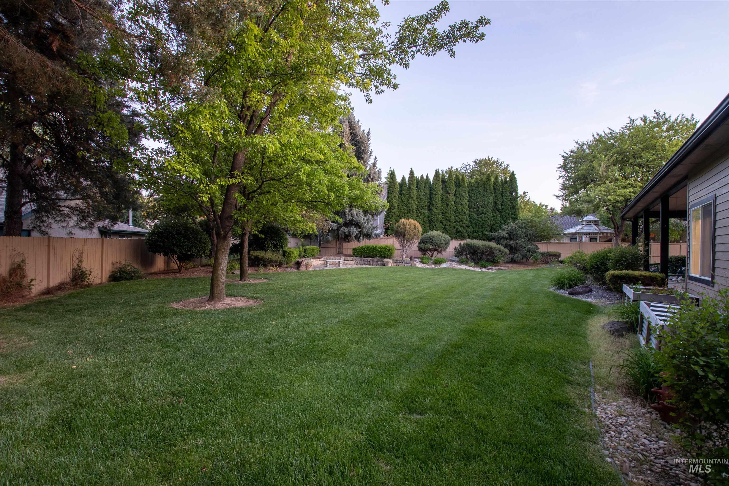 5026 N Greyloch Way, Boise, Idaho 83704, 3 Bedrooms, 2.5 Bathrooms, Residential For Sale, Price $749,900,MLS 98985728