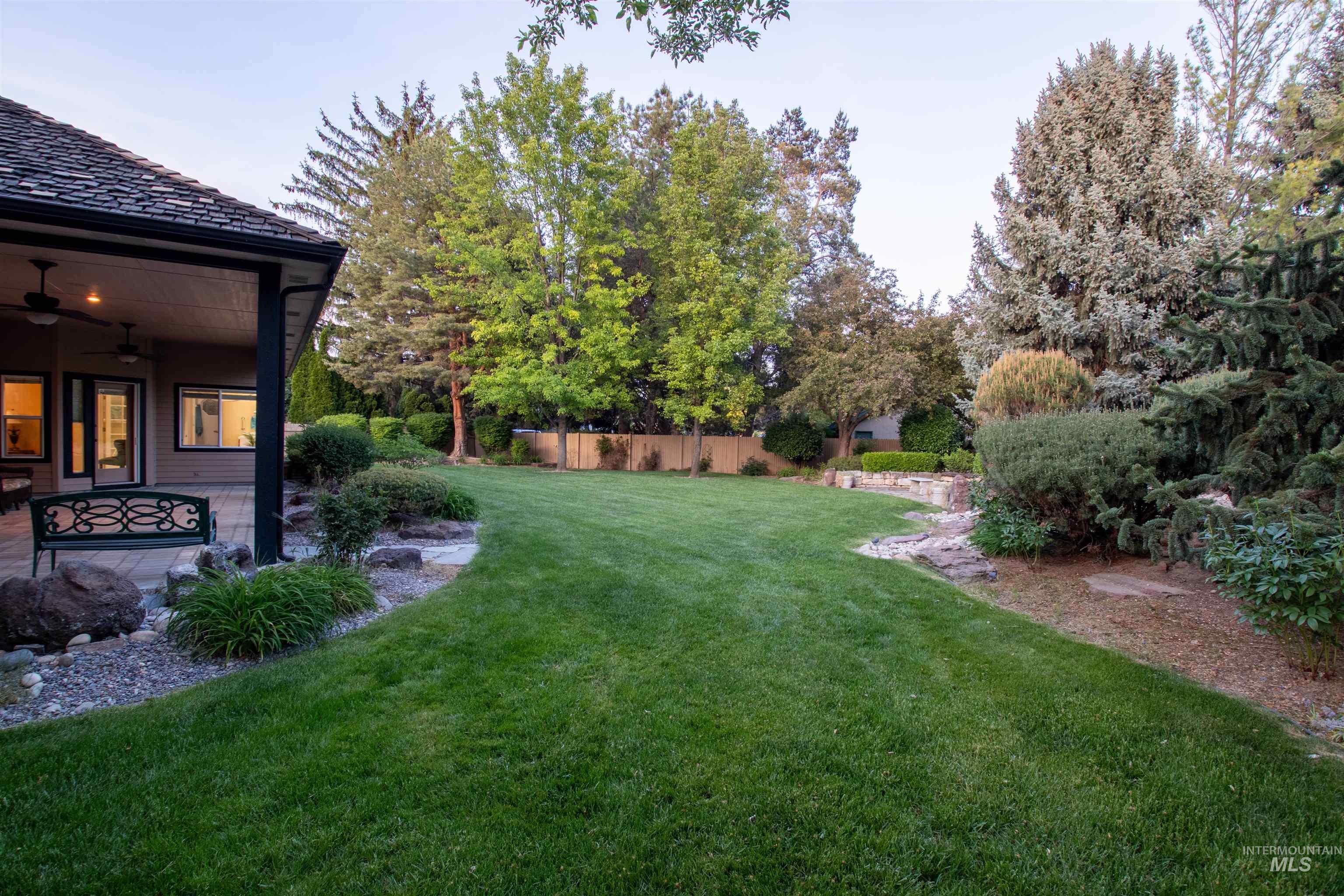 5026 N Greyloch Way, Boise, Idaho 83704, 3 Bedrooms, 2.5 Bathrooms, Residential For Sale, Price $749,900,MLS 98985728