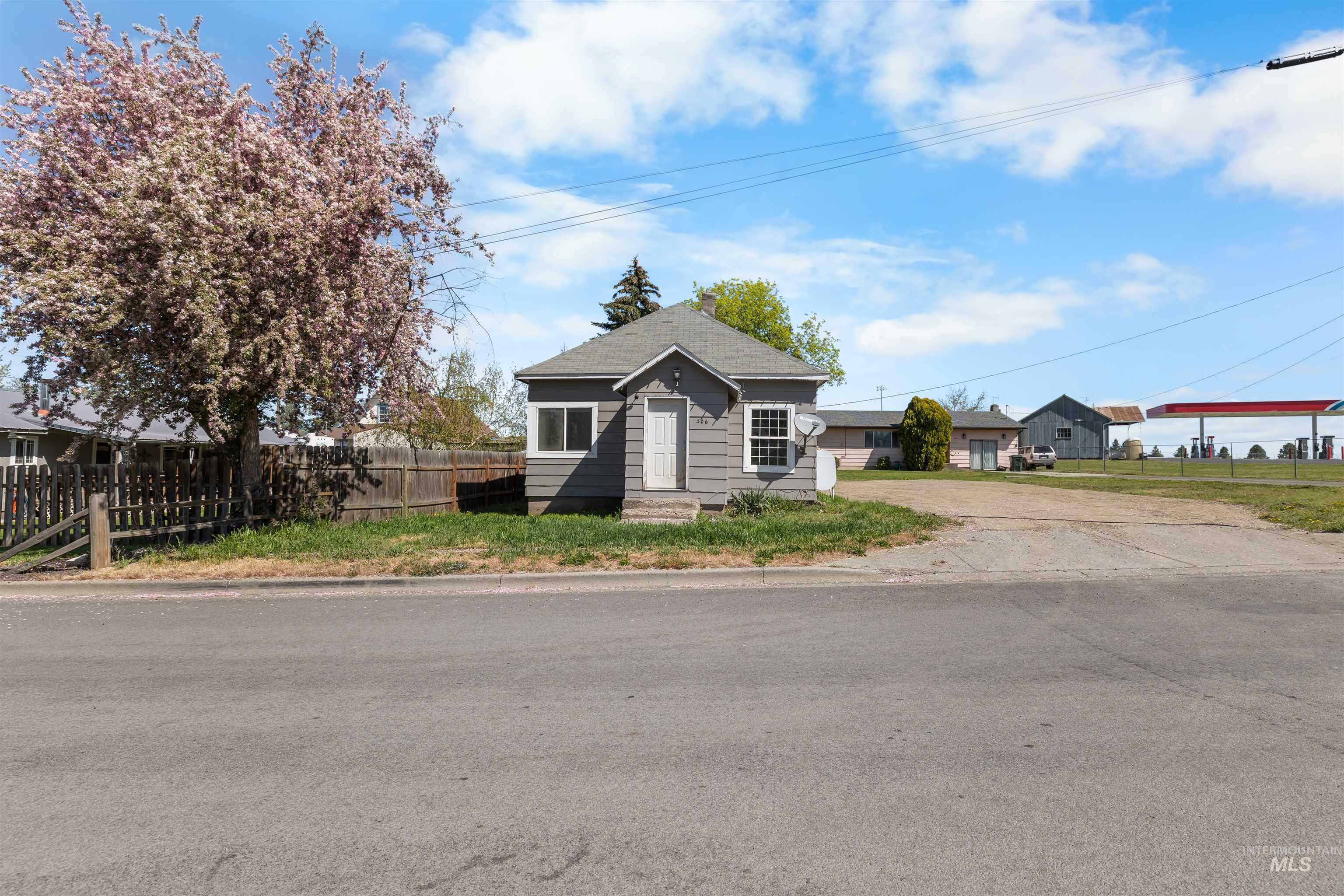 306 Foster Ave, CottonWood, Idaho 83522, 3 Bedrooms, 1 Bathroom, Residential For Sale, Price $224,900,MLS 98985729
