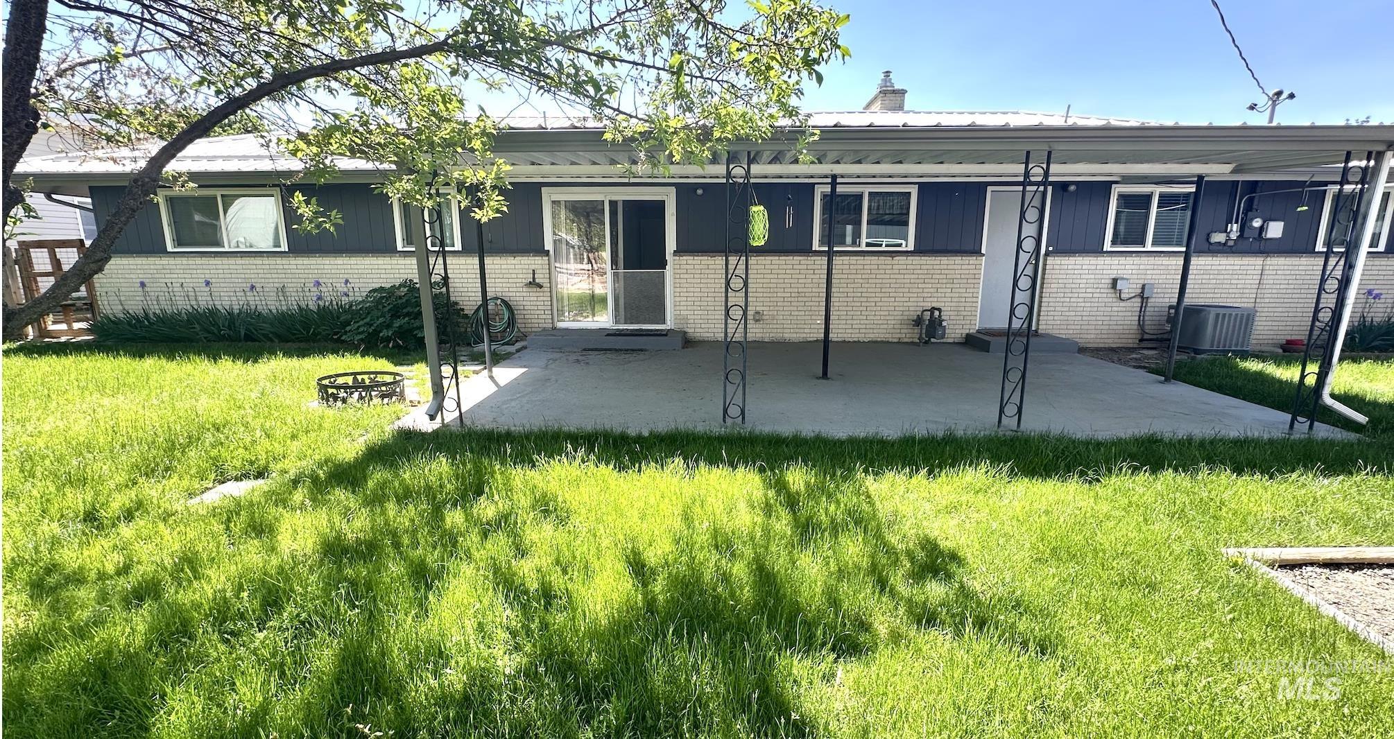 144 Lloyd Ave, Weiser, Idaho 83672, 3 Bedrooms, 2 Bathrooms, Residential For Sale, Price $339,500,MLS 98985731