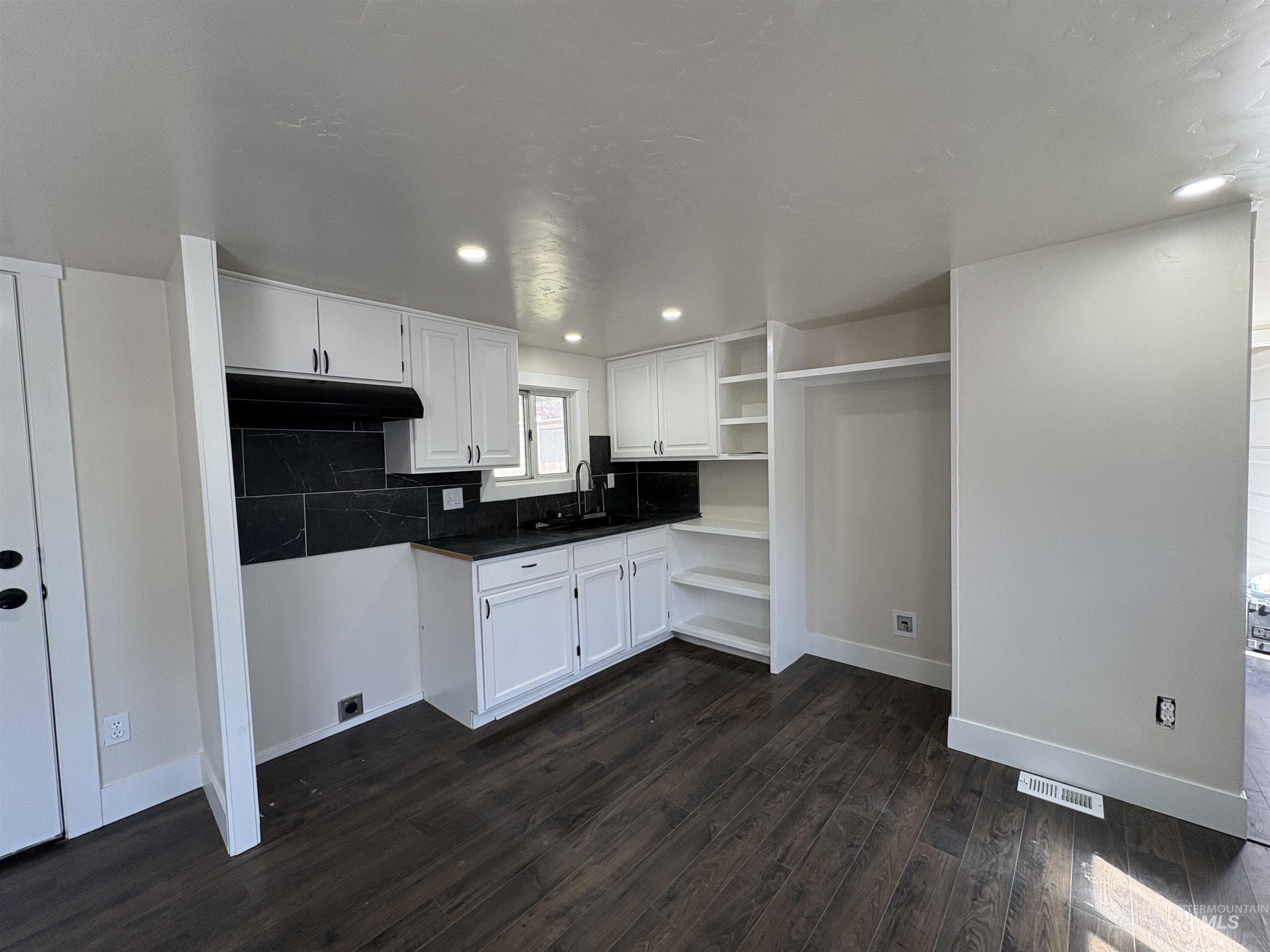 401 S Main St, Homedale, Idaho 83628, 2 Bedrooms, 1 Bathroom, Residential For Sale, Price $65,000,MLS 98985733
