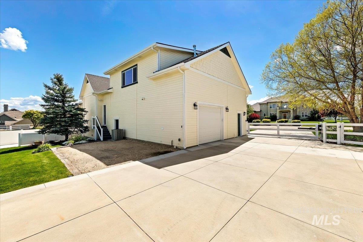 414 E Shafer View Dr, Meridian, Idaho 83642, 4 Bedrooms, 4.5 Bathrooms, Residential For Sale, Price $1,850,000,MLS 98985736