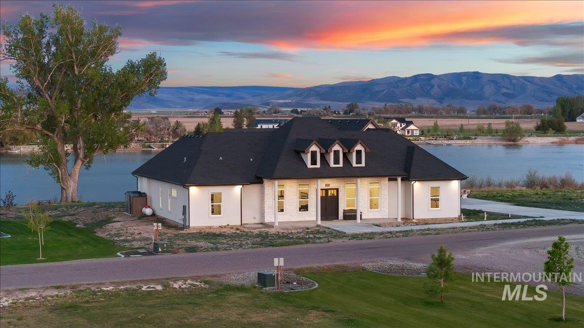 162 S 250 LN, Rupert, Idaho 83350, 4 Bedrooms, 3 Bathrooms, Residential For Sale, Price $1,500,000,MLS 98985740