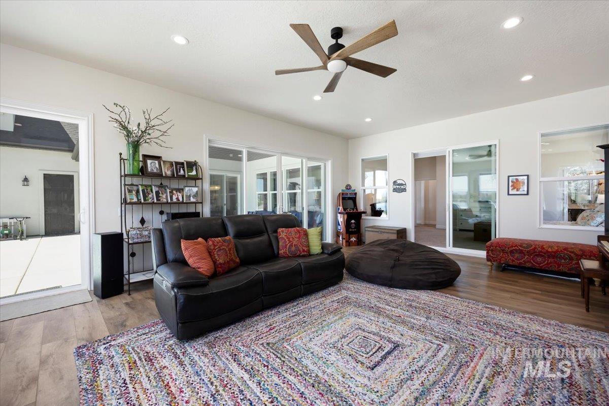 162 S 250 LN, Rupert, Idaho 83350, 4 Bedrooms, 3 Bathrooms, Residential For Sale, Price $1,500,000,MLS 98985740