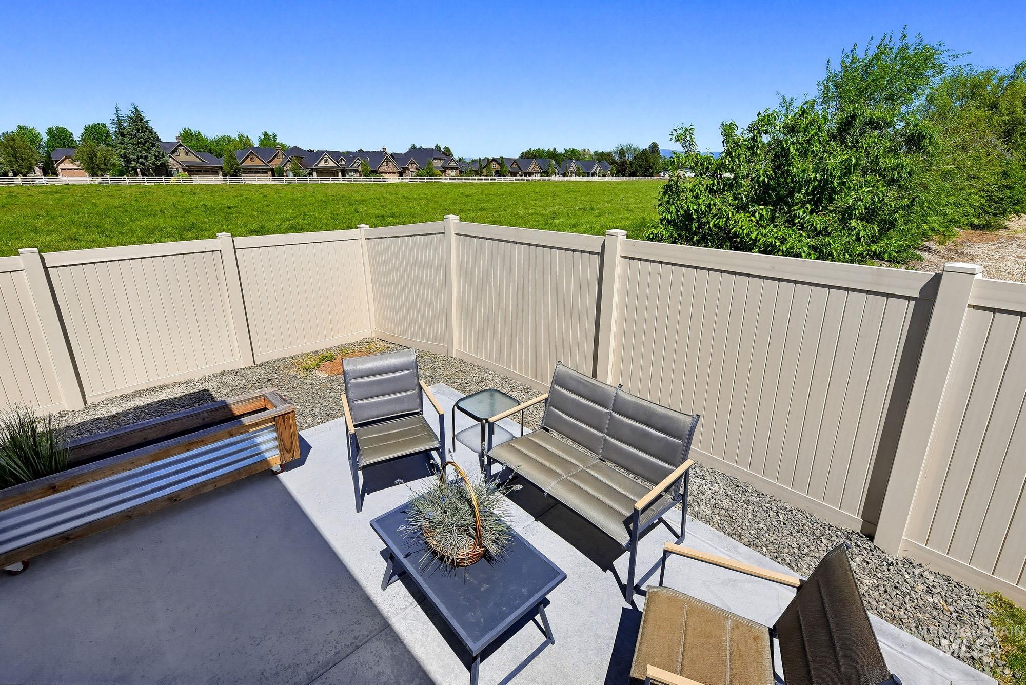 4096 N Heritage View Ave, Meridian, Idaho 83646, 2 Bedrooms, 2 Bathrooms, Residential For Sale, Price $447,000,MLS 98985744