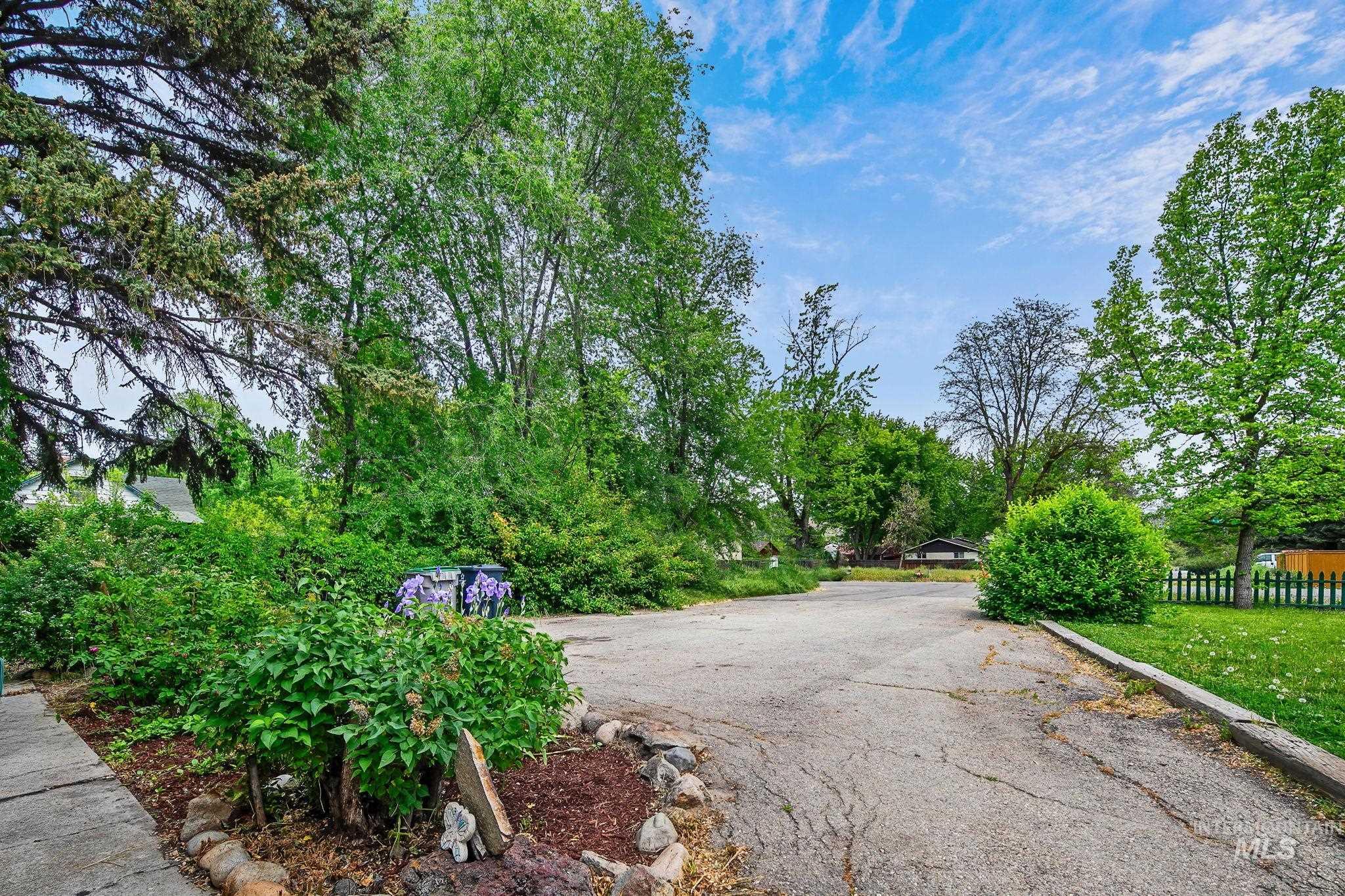 2613 N N. Woody Dr., Boise, Idaho 83703, 2 Bedrooms, 1 Bathroom, Residential For Sale, Price $423,500,MLS 98985747