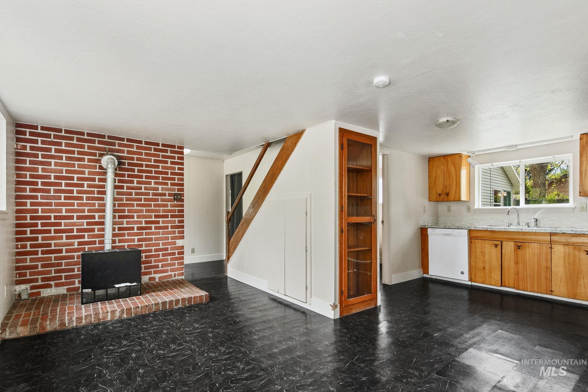 2613 N N. Woody Dr., Boise, Idaho 83703, 2 Bedrooms, 1 Bathroom, Residential For Sale, Price $423,500,MLS 98985747